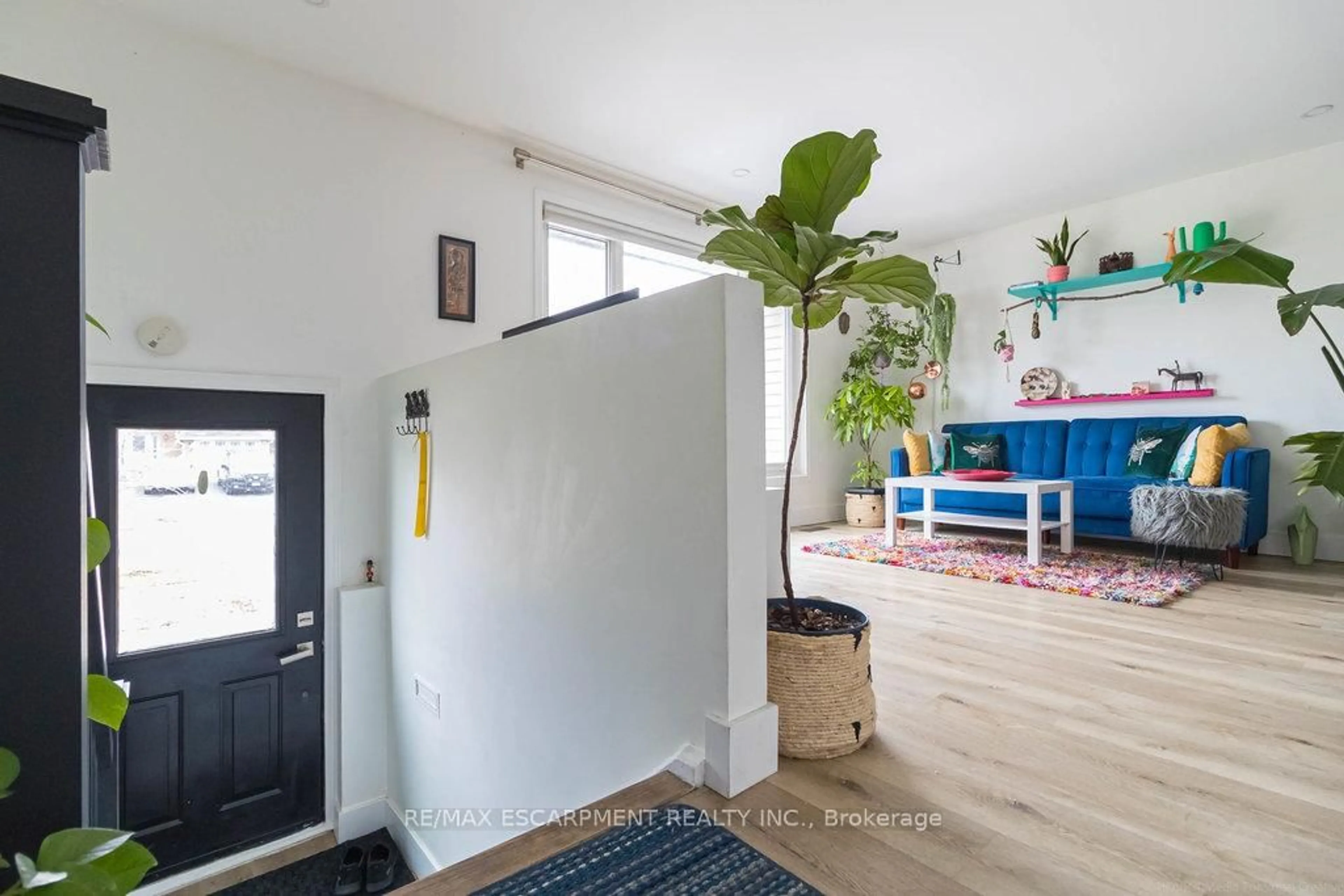Indoor entryway for 3346 Hannibal Rd, Burlington Ontario L7M 1R7