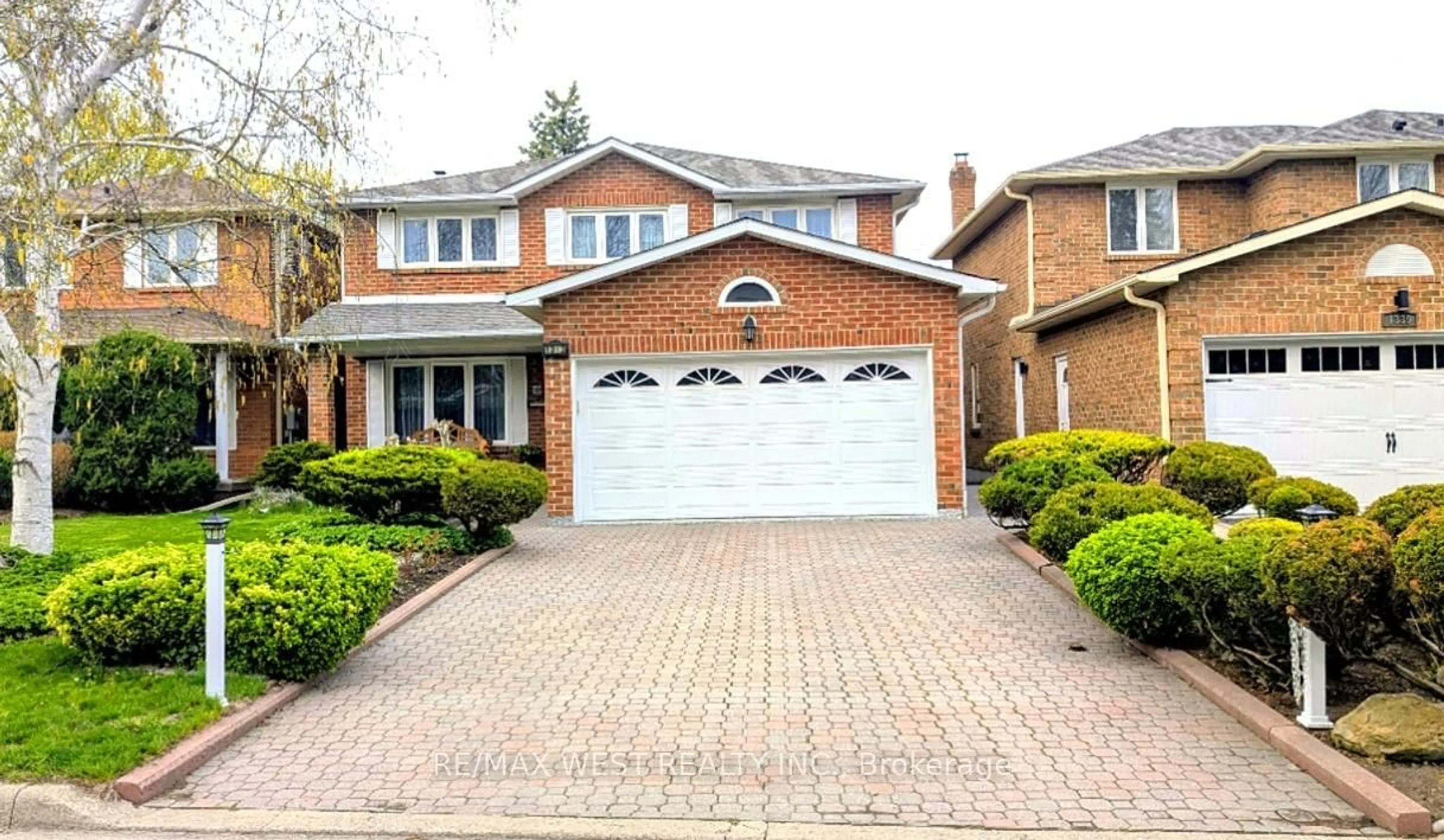 Home with brick exterior material, street for 1343 Dexter Cres, Mississauga Ontario L5G 4R9