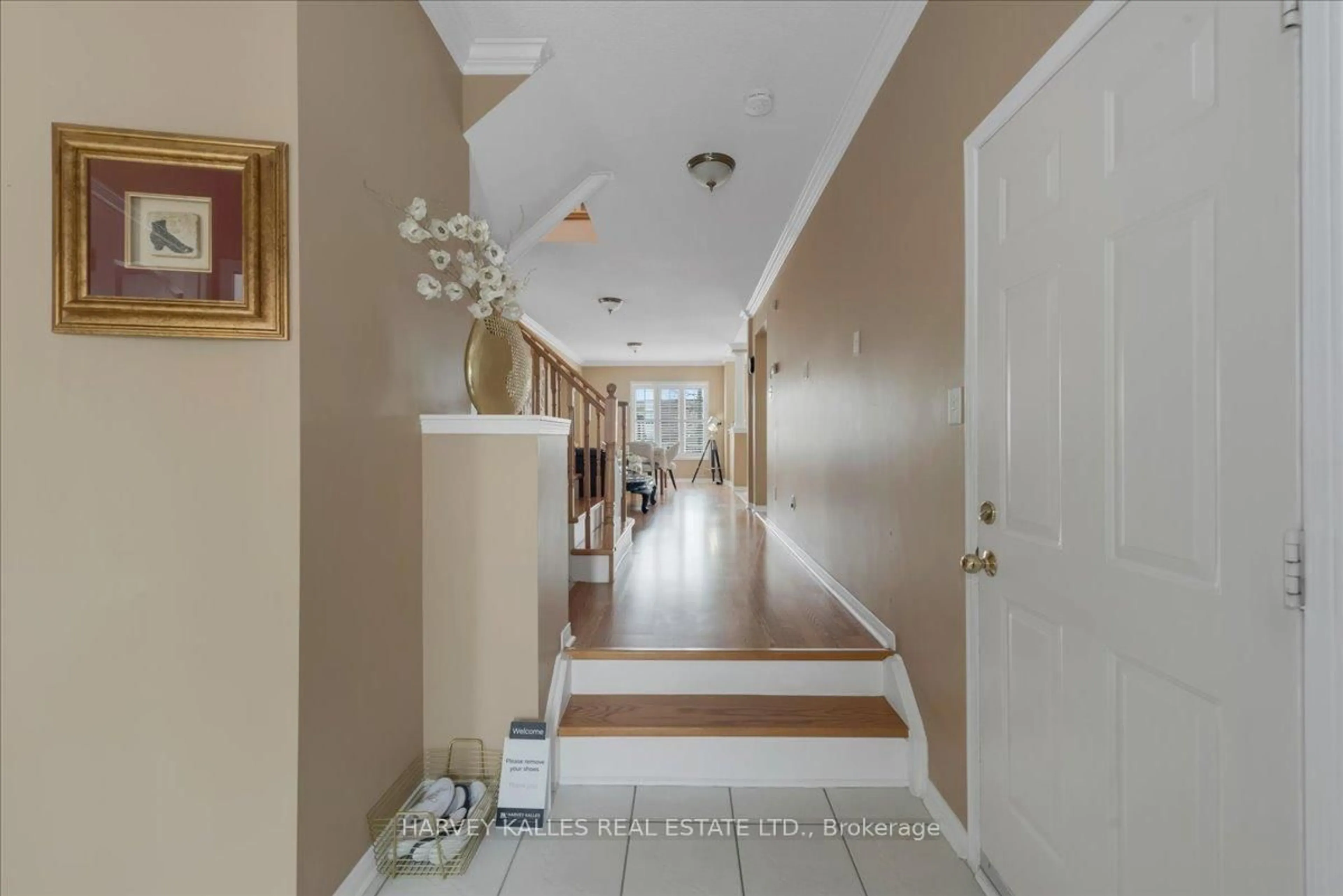 Indoor foyer for 98 Trudelle Cres, Brampton Ontario L7A 2Z3