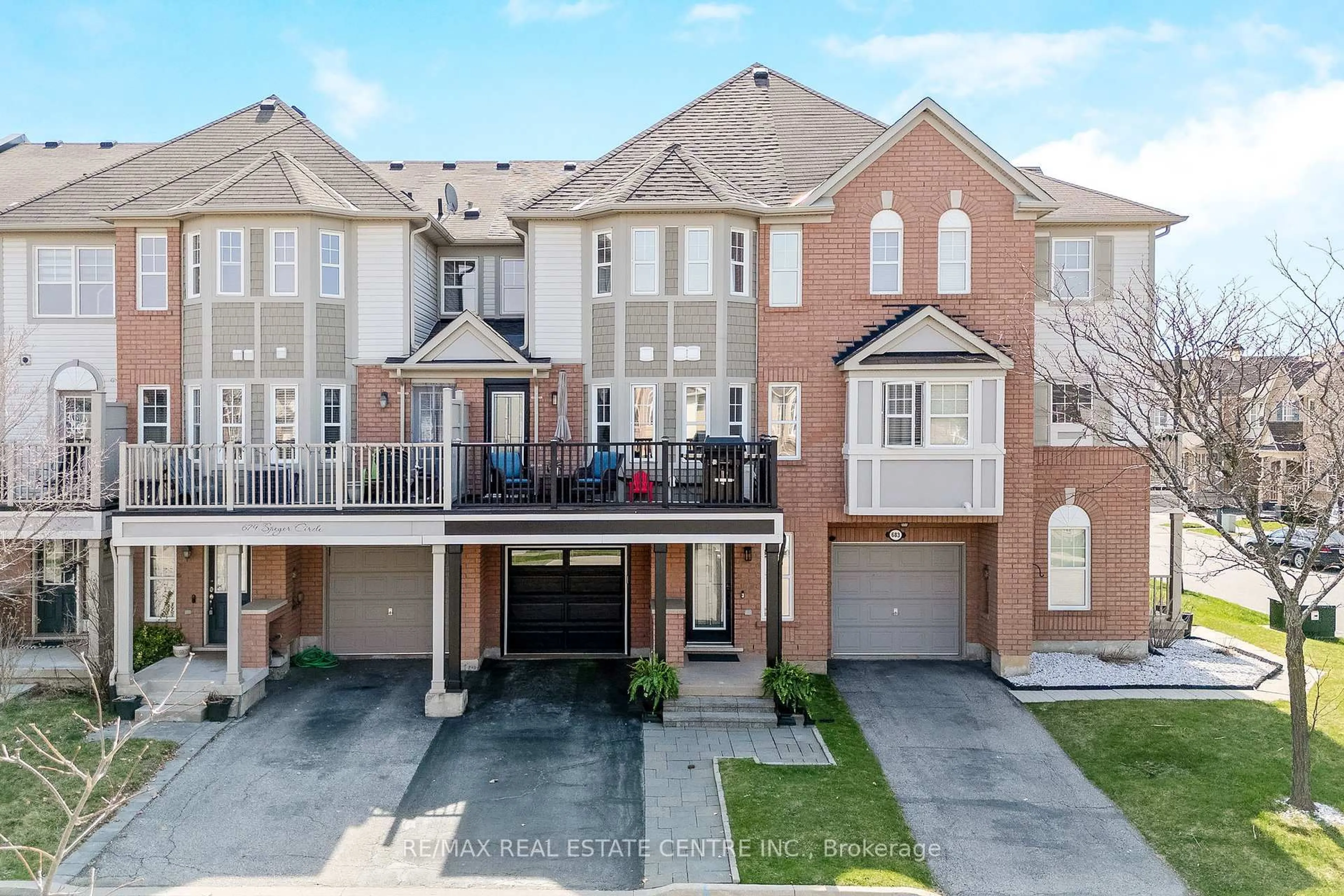 A pic from outside/outdoor area/front of a property/back of a property/a pic from drone, street for 681 Speyer Circ, Milton Ontario L9T 0Y6