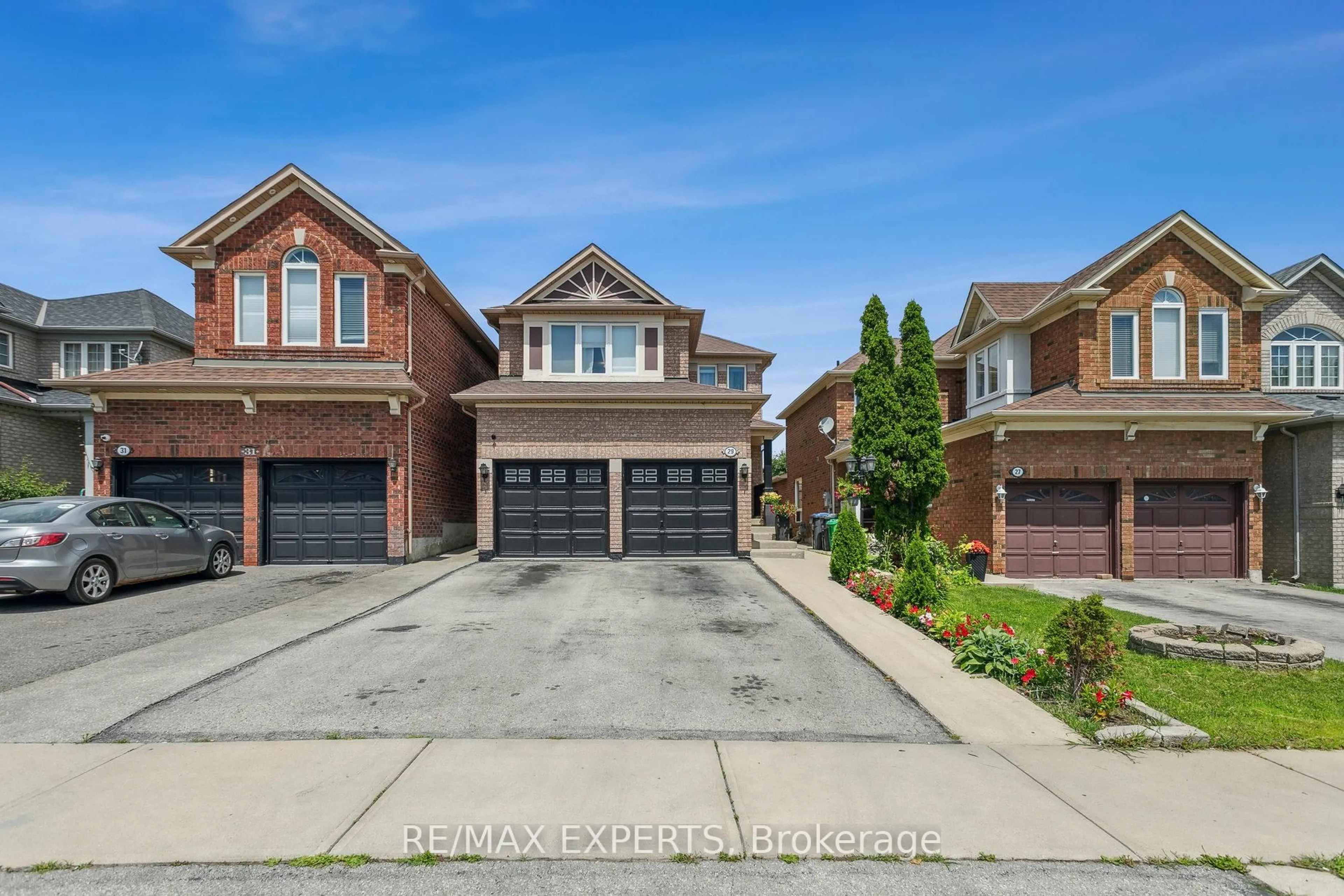 Home with brick exterior material, street for 29 Narrow Valley Cres, Brampton Ontario L6R 1P4