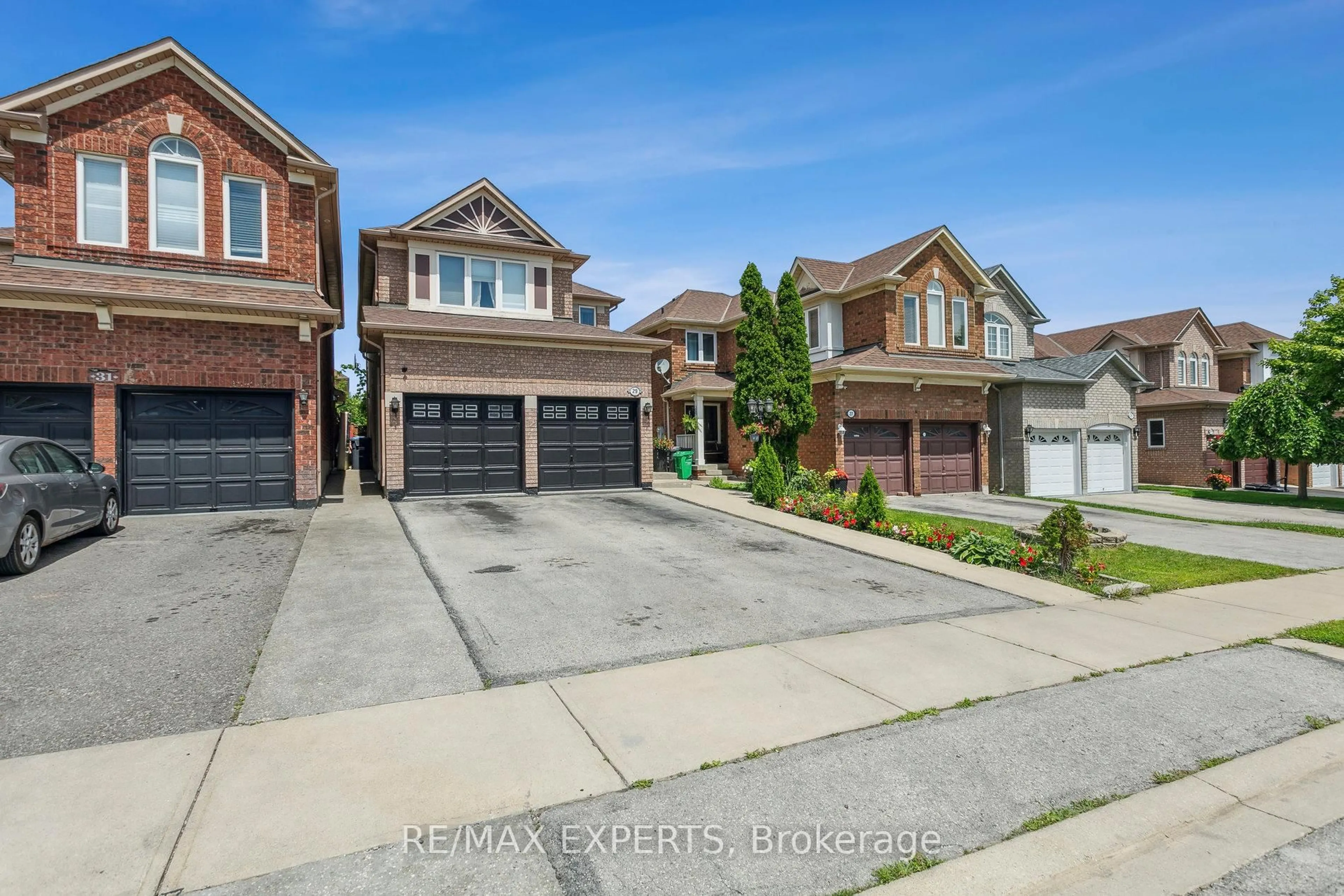 Home with brick exterior material, street for 29 Narrow Valley Cres, Brampton Ontario L6R 1P4