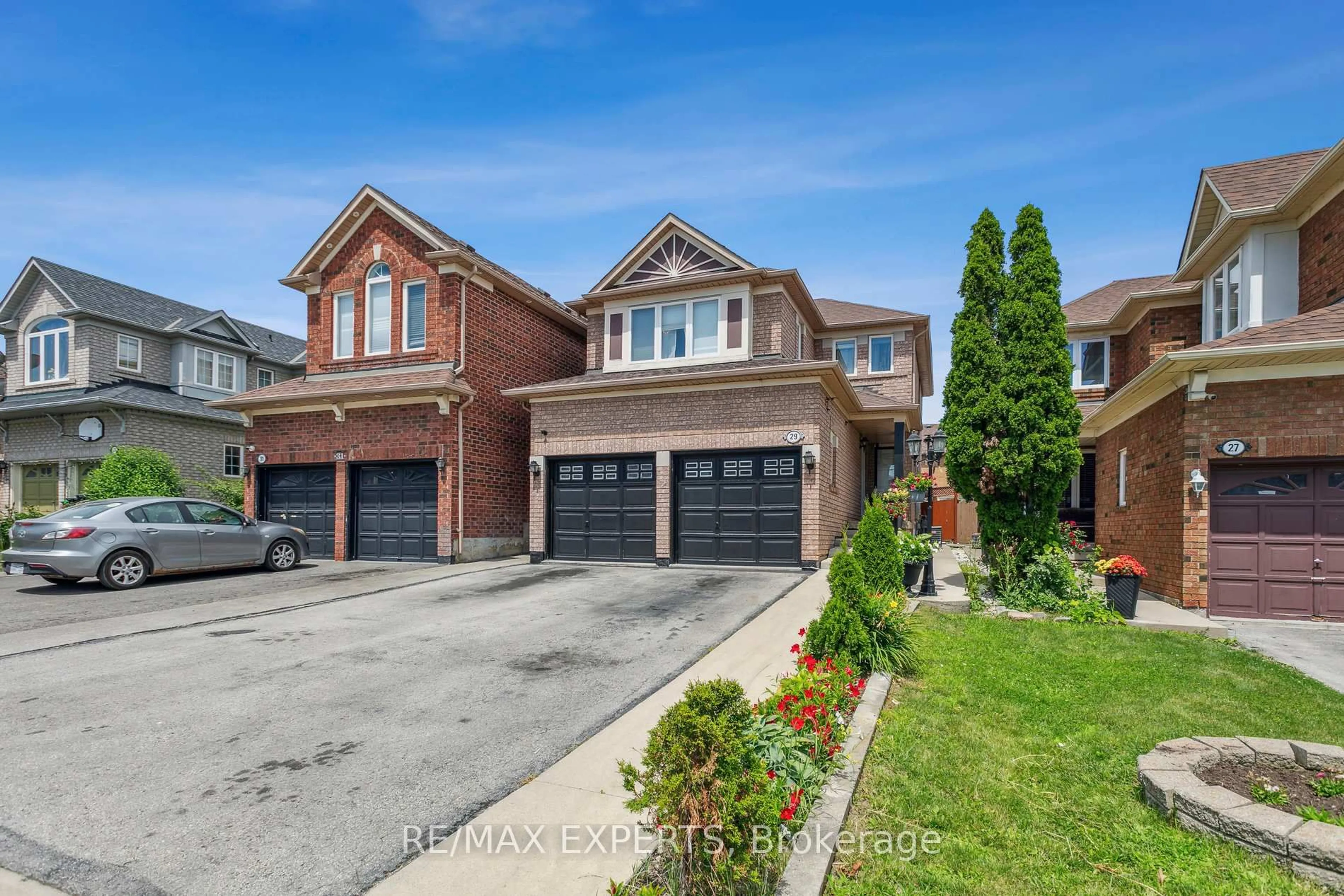Home with brick exterior material, street for 29 Narrow Valley Cres, Brampton Ontario L6R 1P4