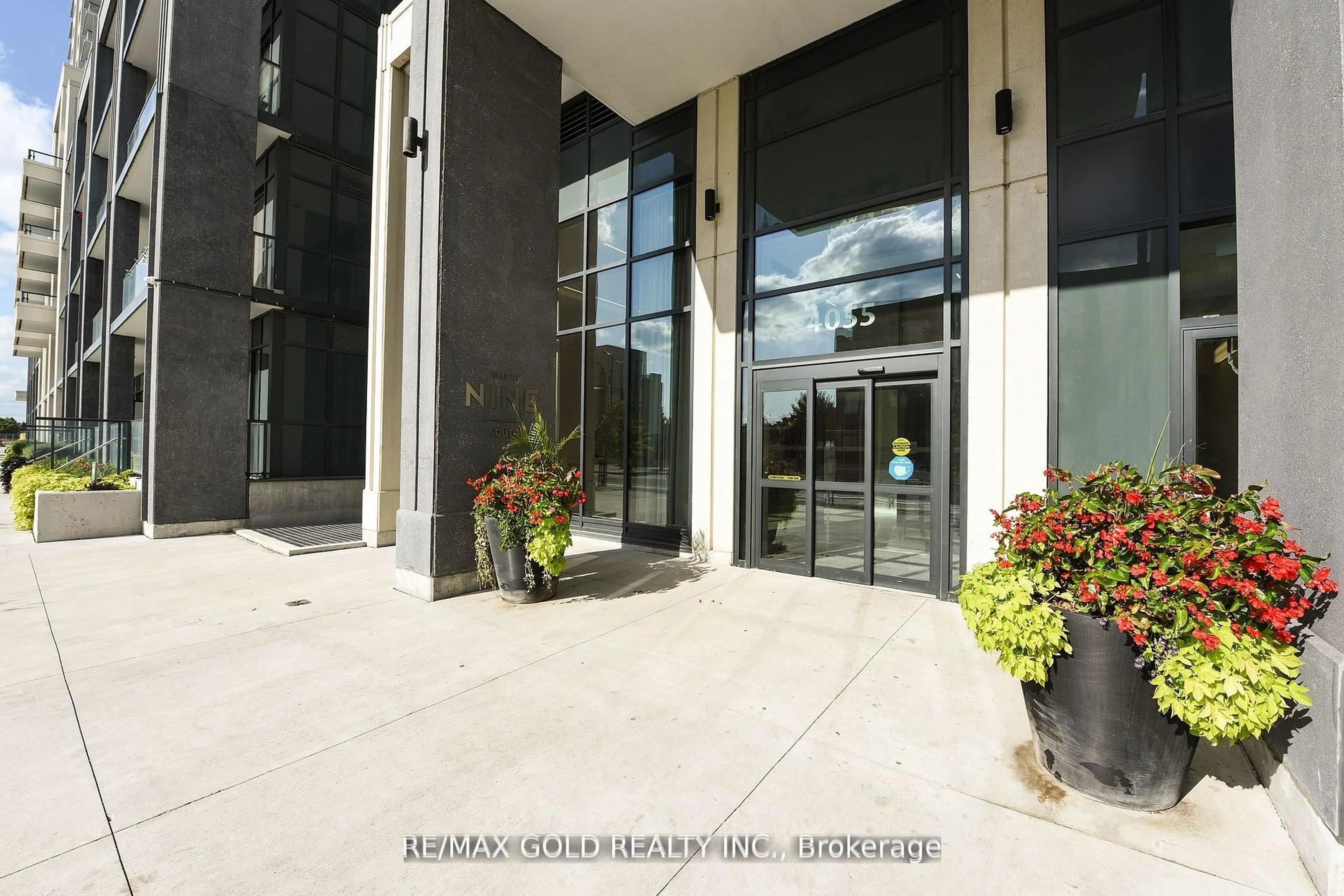 Indoor foyer for 4055 Parkside Village Dr #3018, Mississauga Ontario L5B 0K8