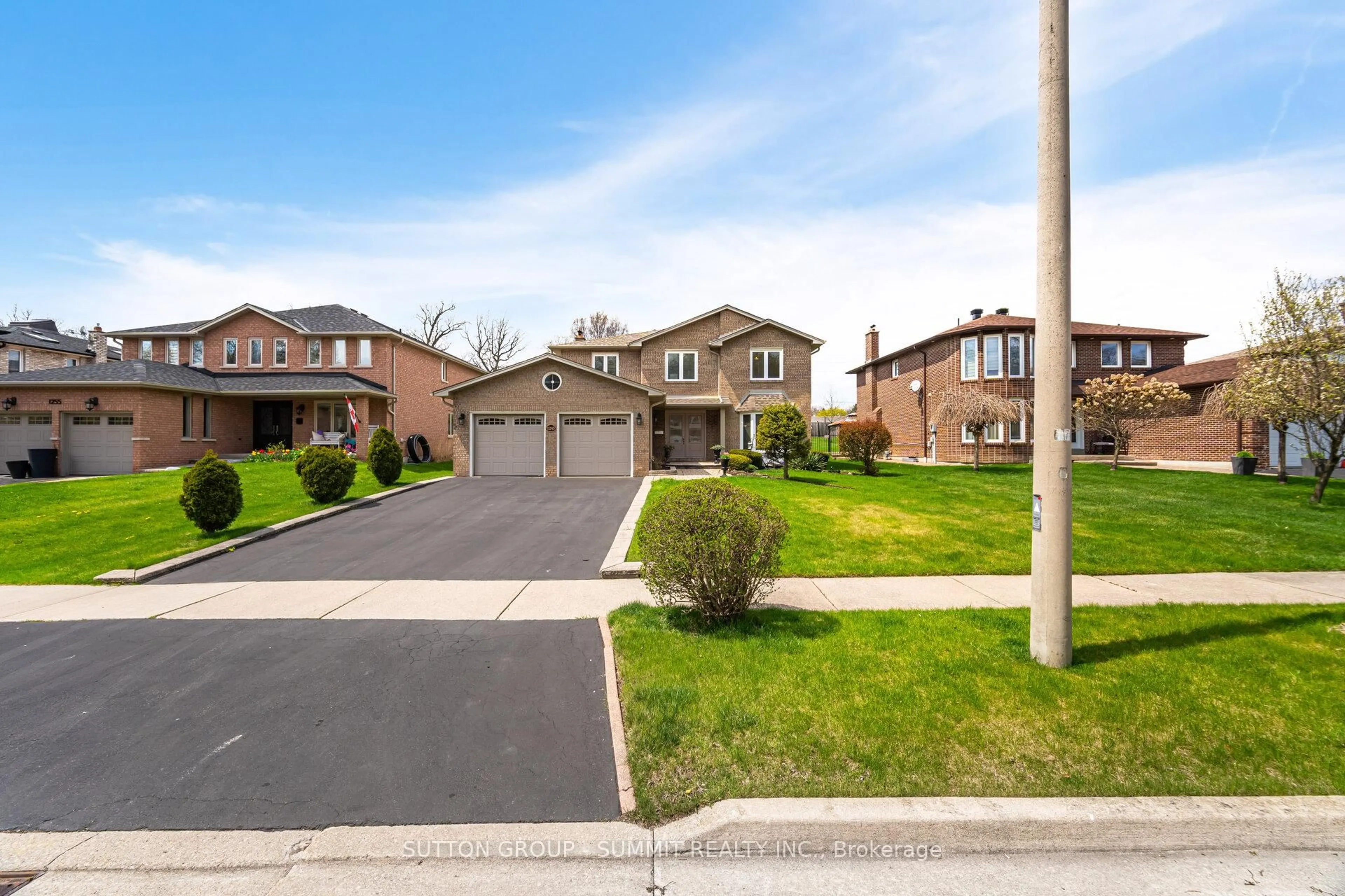 Unknown for 1245 SAGINAW Cres, Mississauga Ontario L5H 3W4