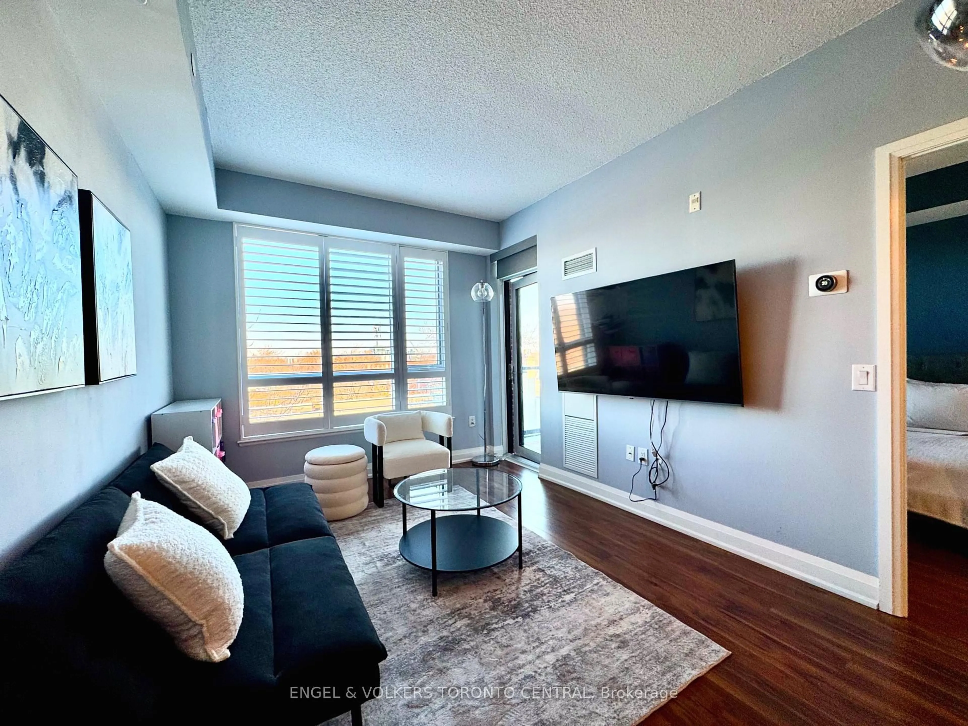 Living room with furniture, unknown for 2800 Keele St #524, Toronto Ontario M3M 2G4