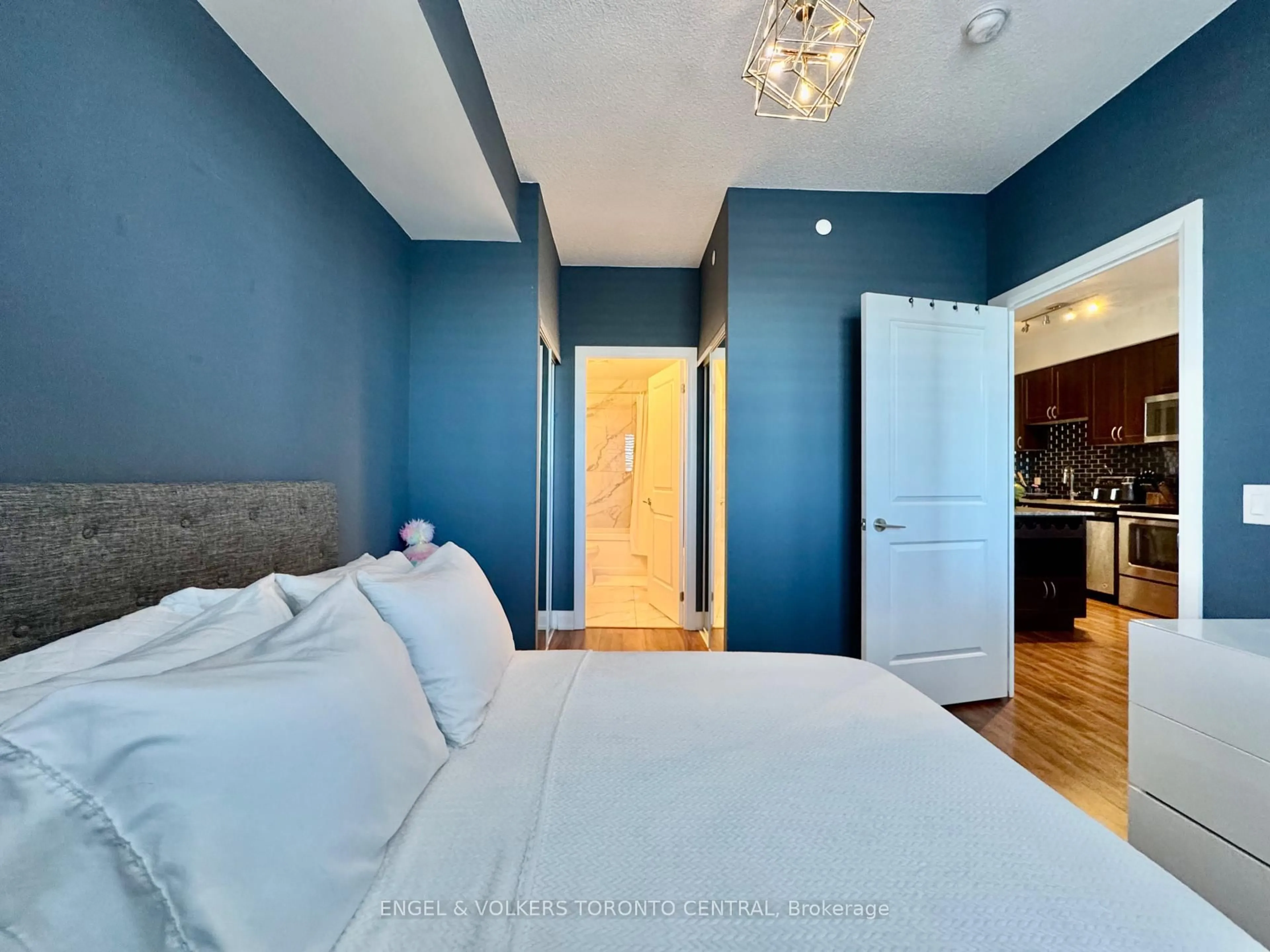 Bedroom with bed, unknown for 2800 Keele St #524, Toronto Ontario M3M 2G4
