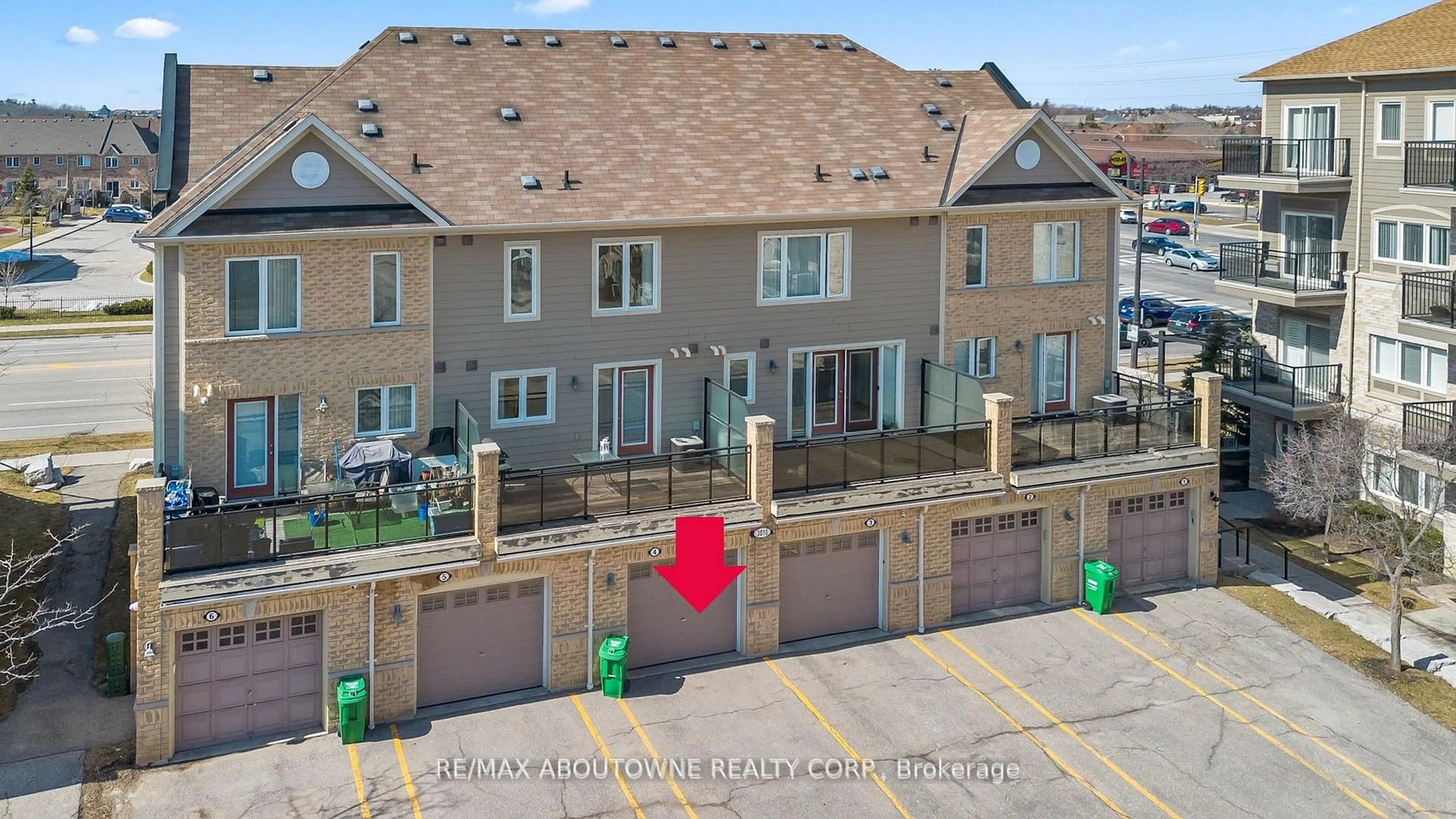 A pic from outside/outdoor area/front of a property/back of a property/a pic from drone, street for 3010 Erin Centre Blvd #4, Mississauga Ontario L5M 0P5