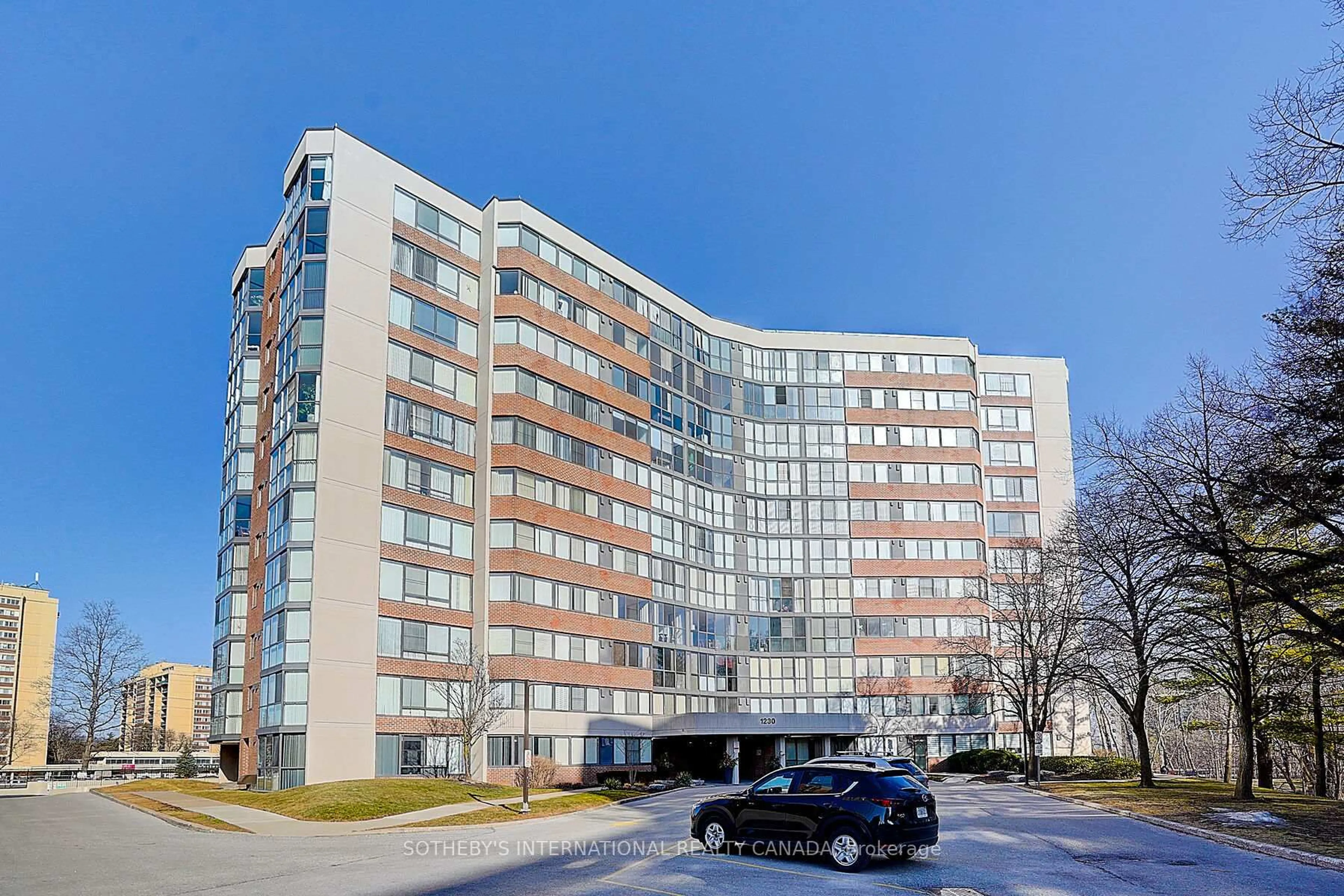 Indoor foyer for 1230 Marlborough Crt #806, Oakville Ontario L6H 3K6