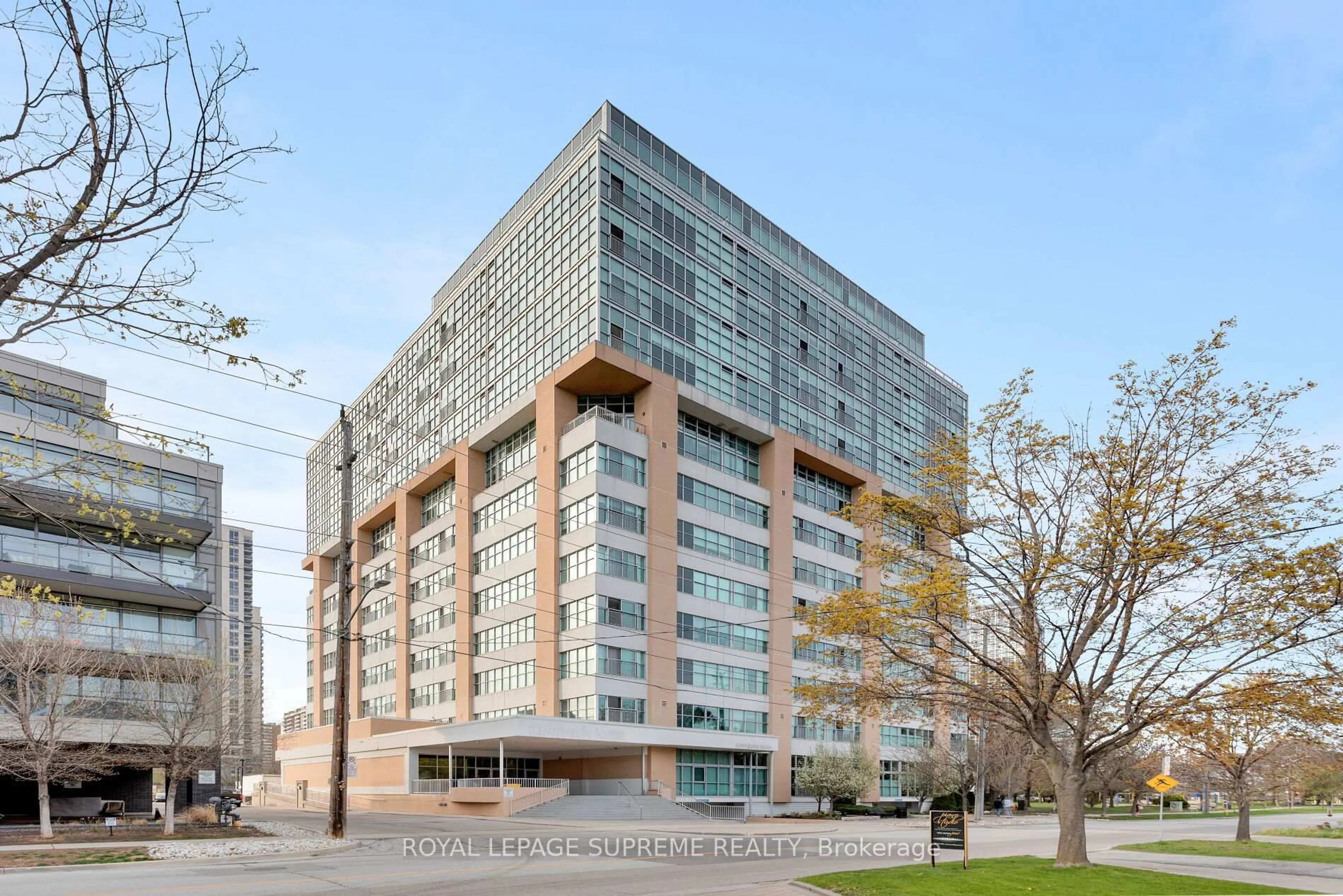 Indoor foyer for 2 Fieldway Rd #209, Toronto Ontario M8Z 0B9