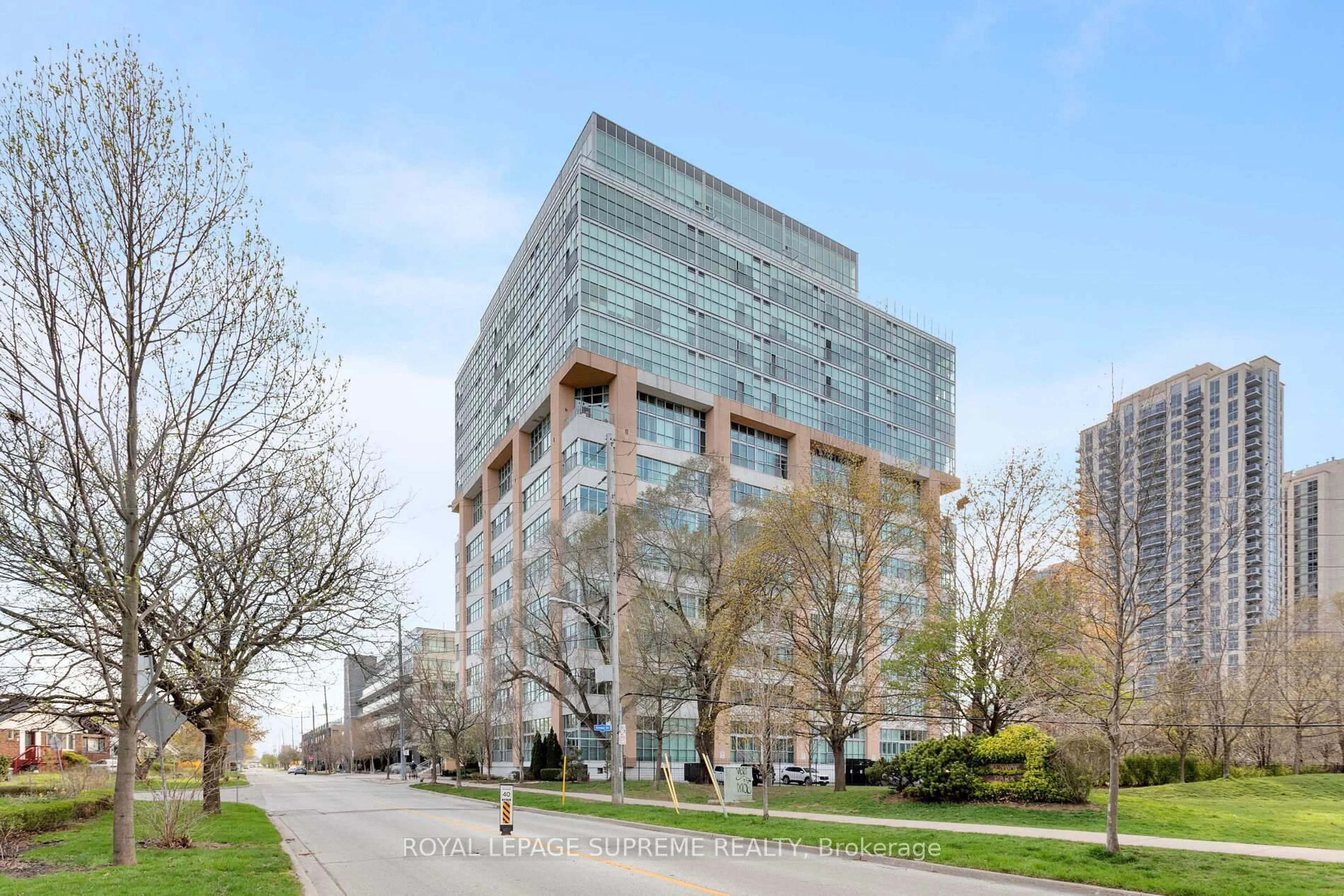 Indoor foyer for 2 Fieldway Rd #209, Toronto Ontario M8Z 0B9