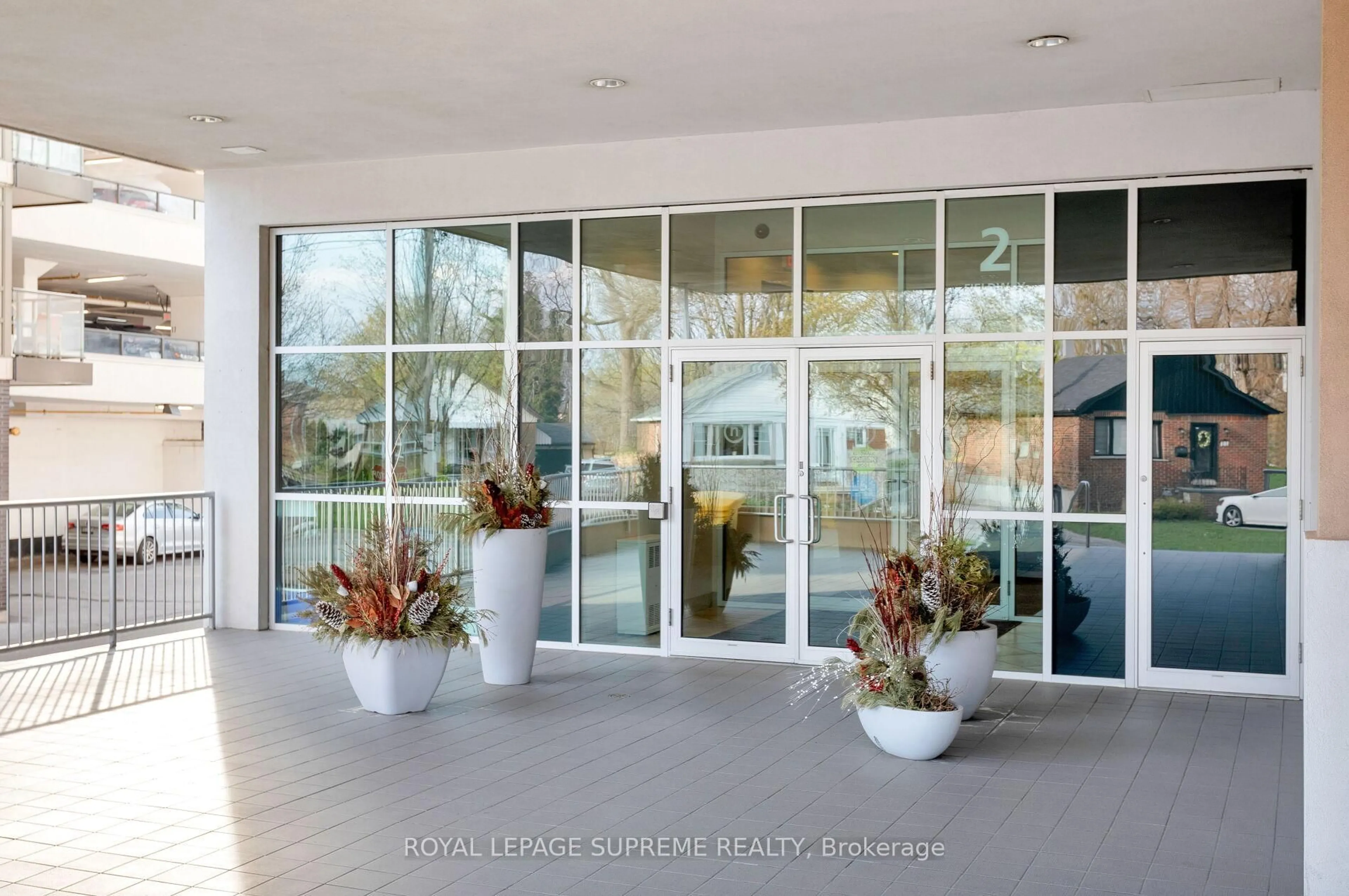 Indoor foyer for 2 Fieldway Rd #209, Toronto Ontario M8Z 0B9
