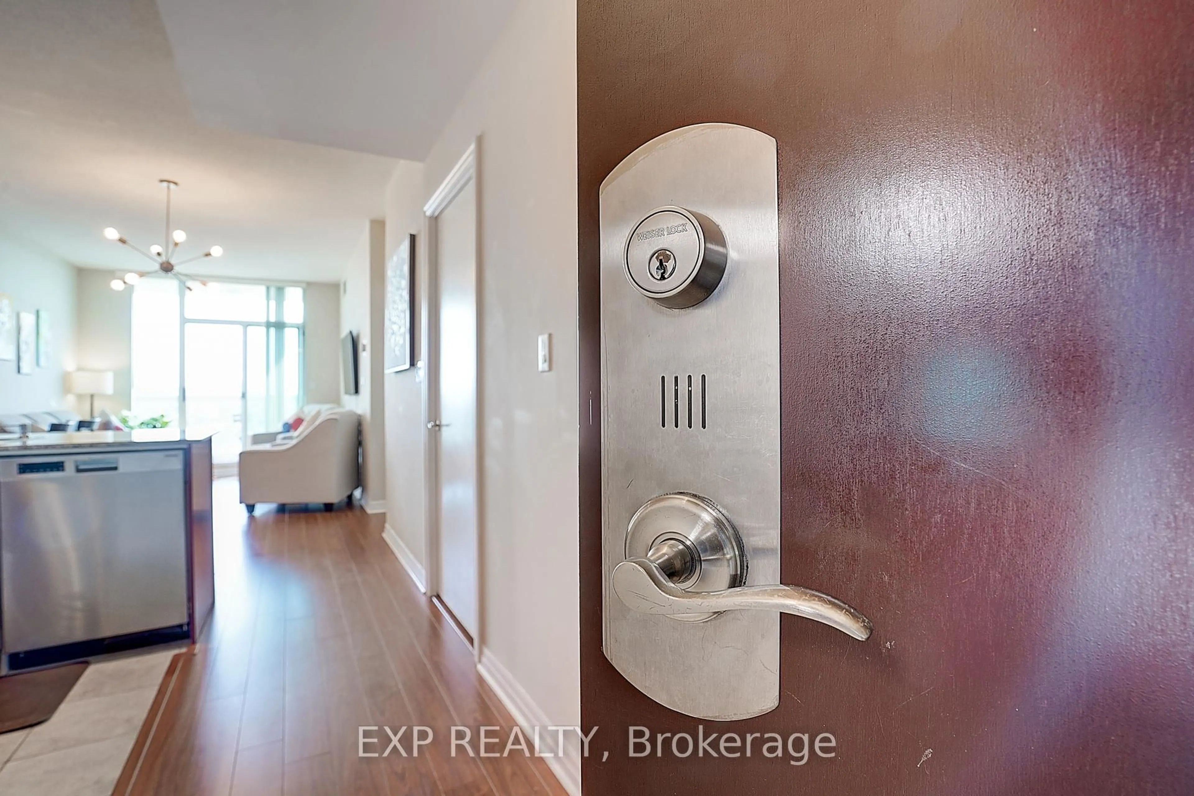 Indoor entryway for 1359 Rathburn Rd #1111, Mississauga Ontario L4W 5P7