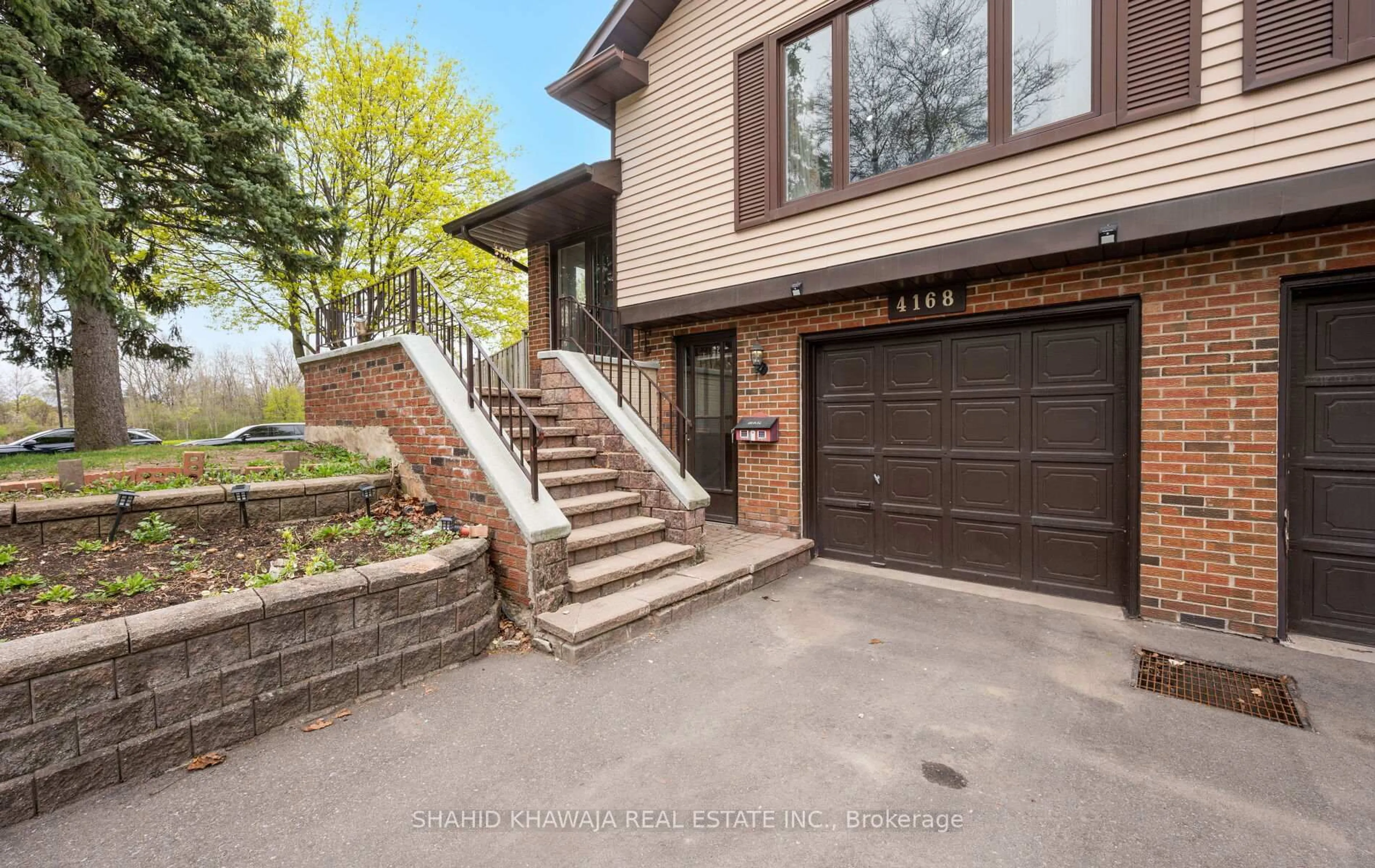 Home with brick exterior material, street for 4168 Treetop Cres, Mississauga Ontario L5L 2L9