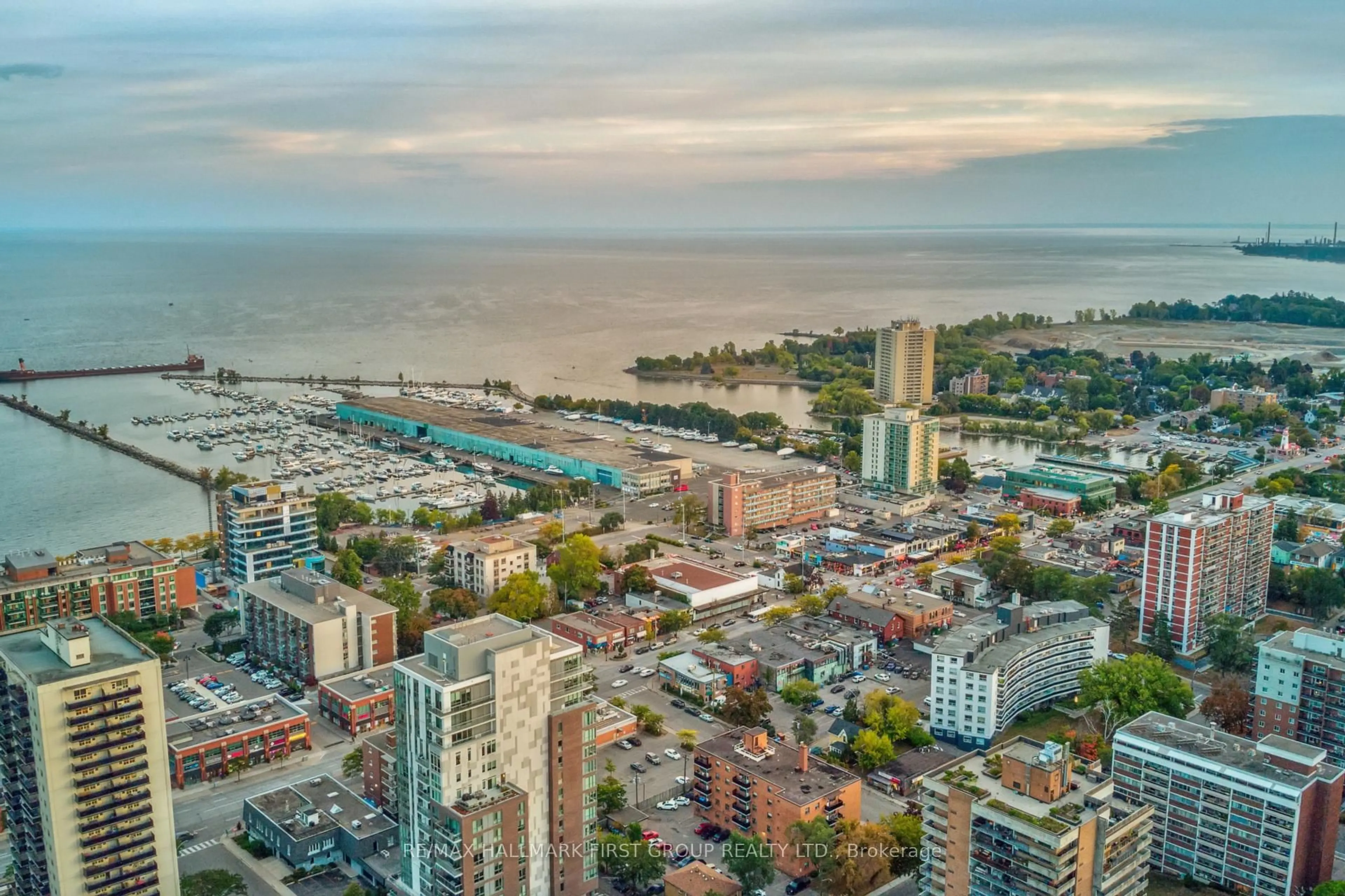 Unknown for 1395 Hurontario St, Mississauga Ontario L5G 3H5