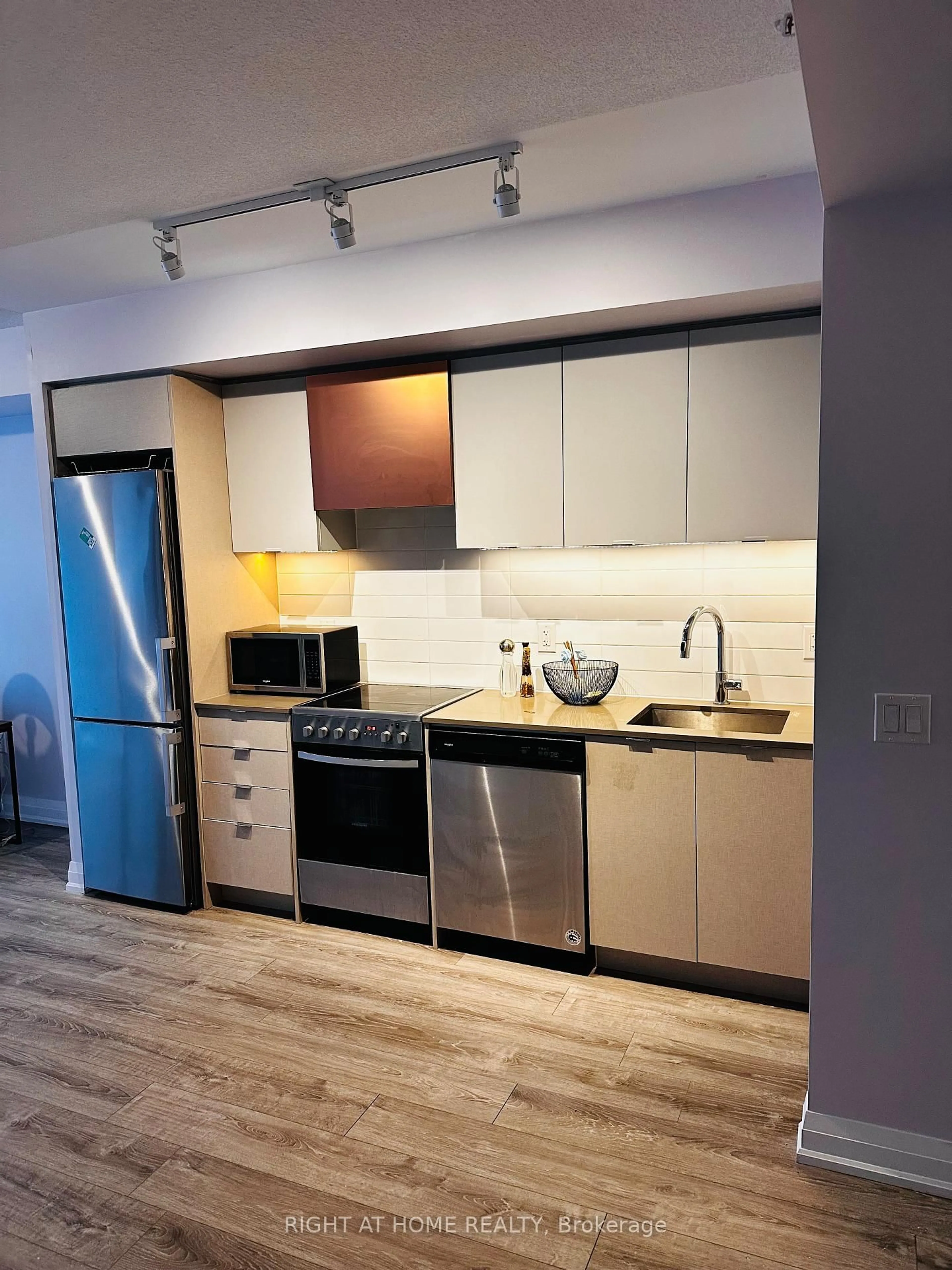 Standard kitchen, unknown for 30 GIBBS Rd #2506, Toronto Ontario M9B 6L6