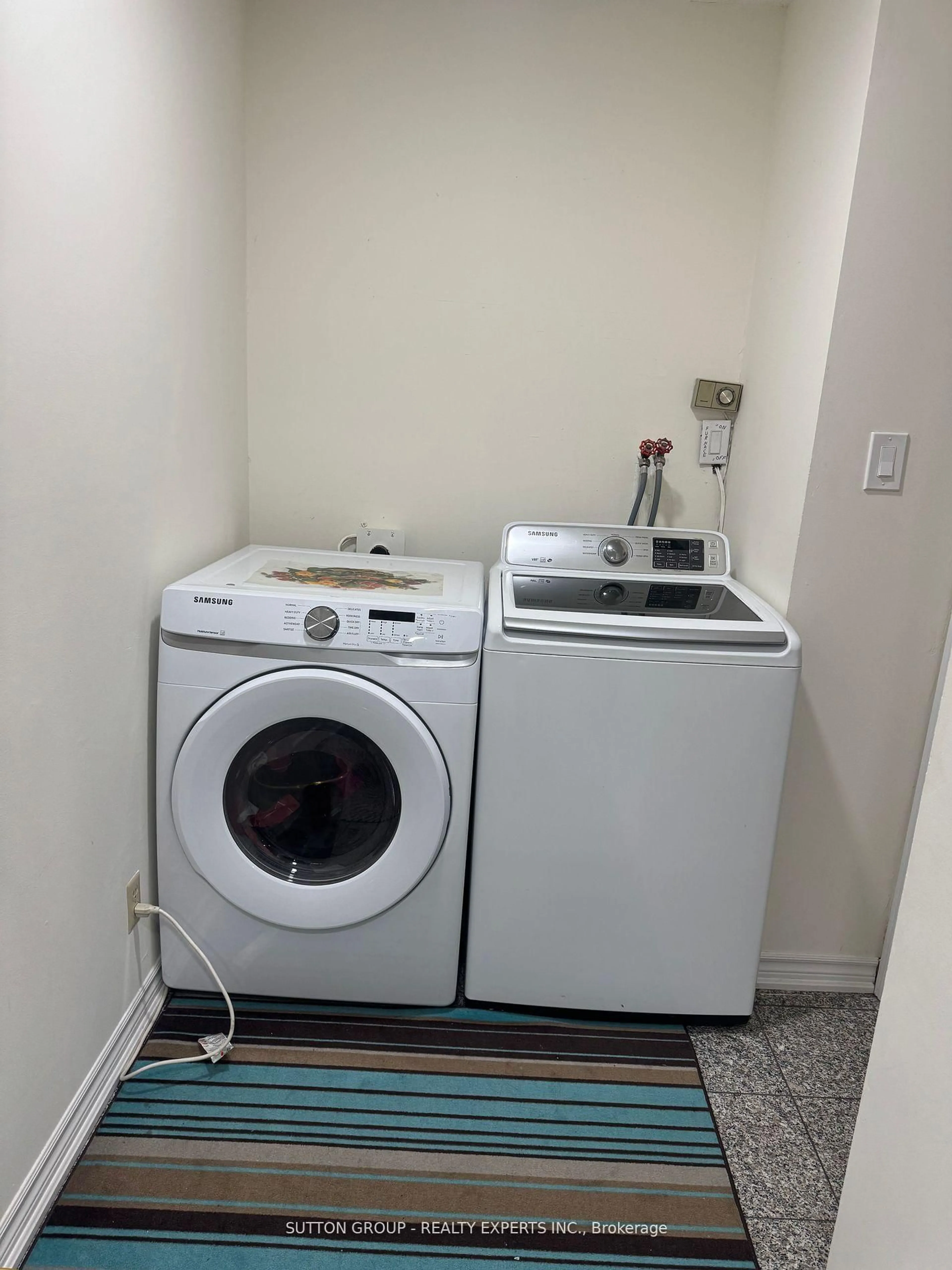 Laundry room for 10 Lupin Crt, Brampton Ontario L6S 3V6