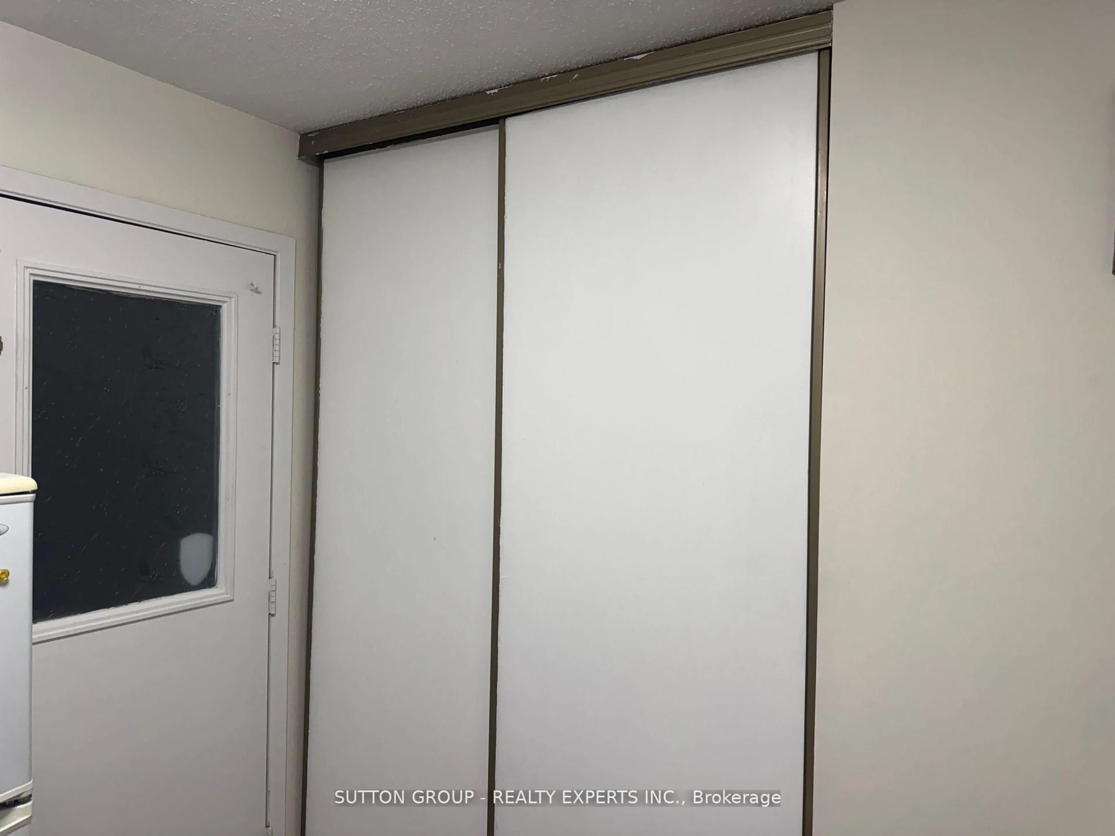 Storage room or clothes room or walk-in closet for 10 Lupin Crt, Brampton Ontario L6S 3V6