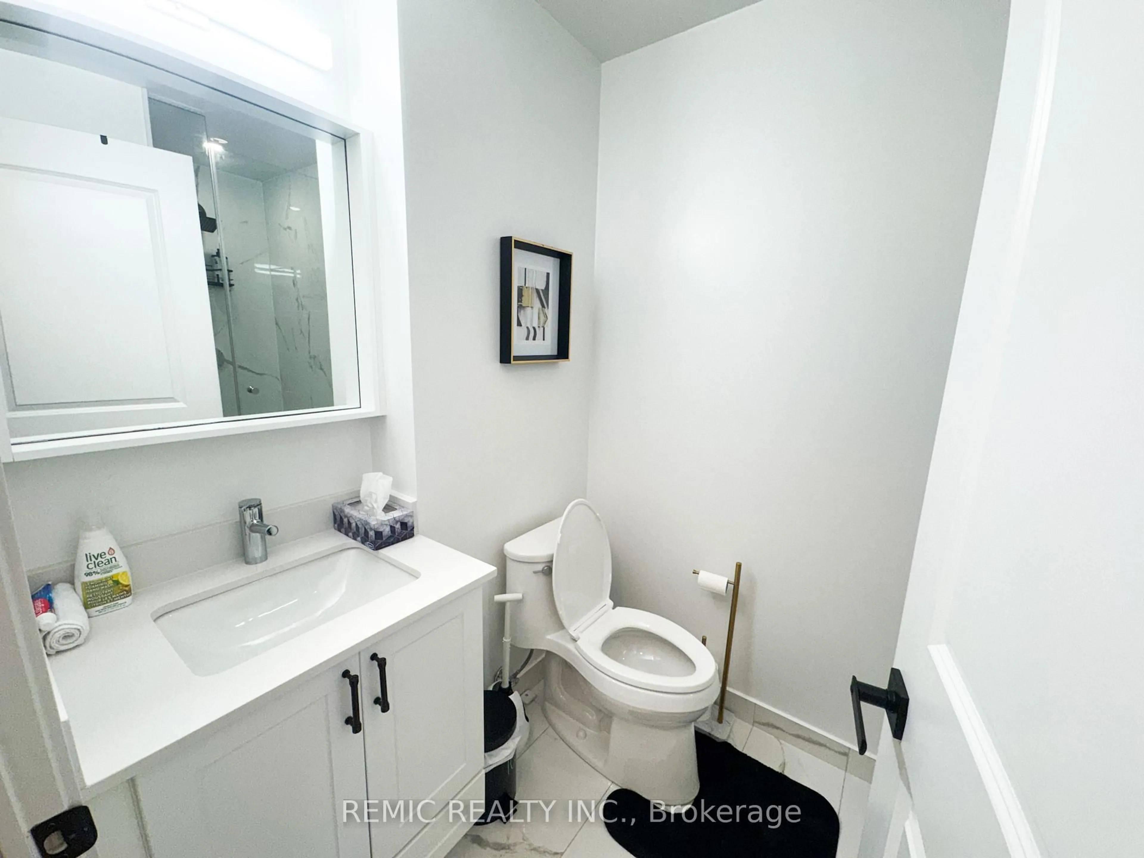 Standard bathroom, unknown for 4655 Metcalfe Ave #2207B, Mississauga Ontario L5M 0Z7