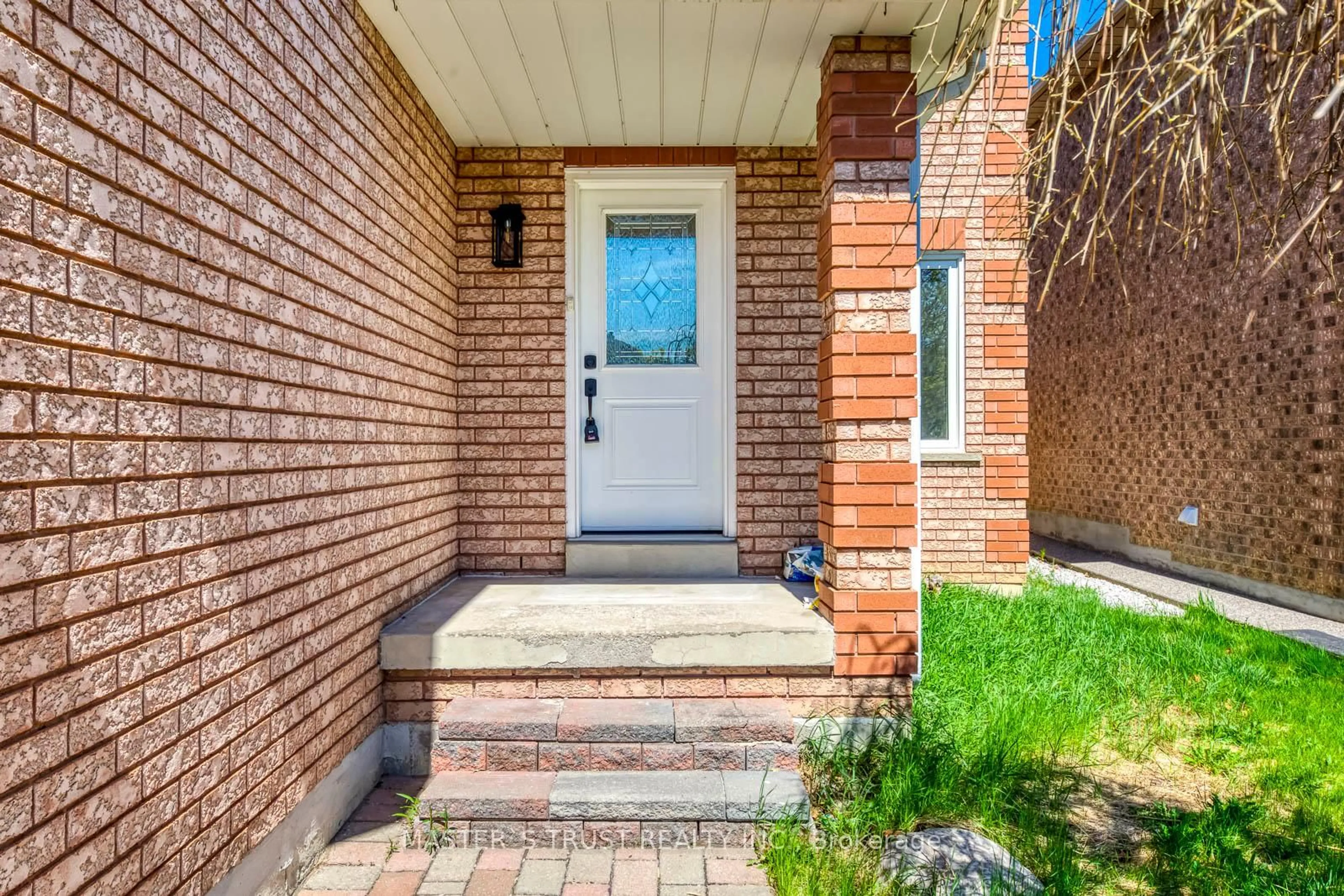Home with brick exterior material, street for 5375 Fasdon Crt, Mississauga Ontario L5V 1Y8