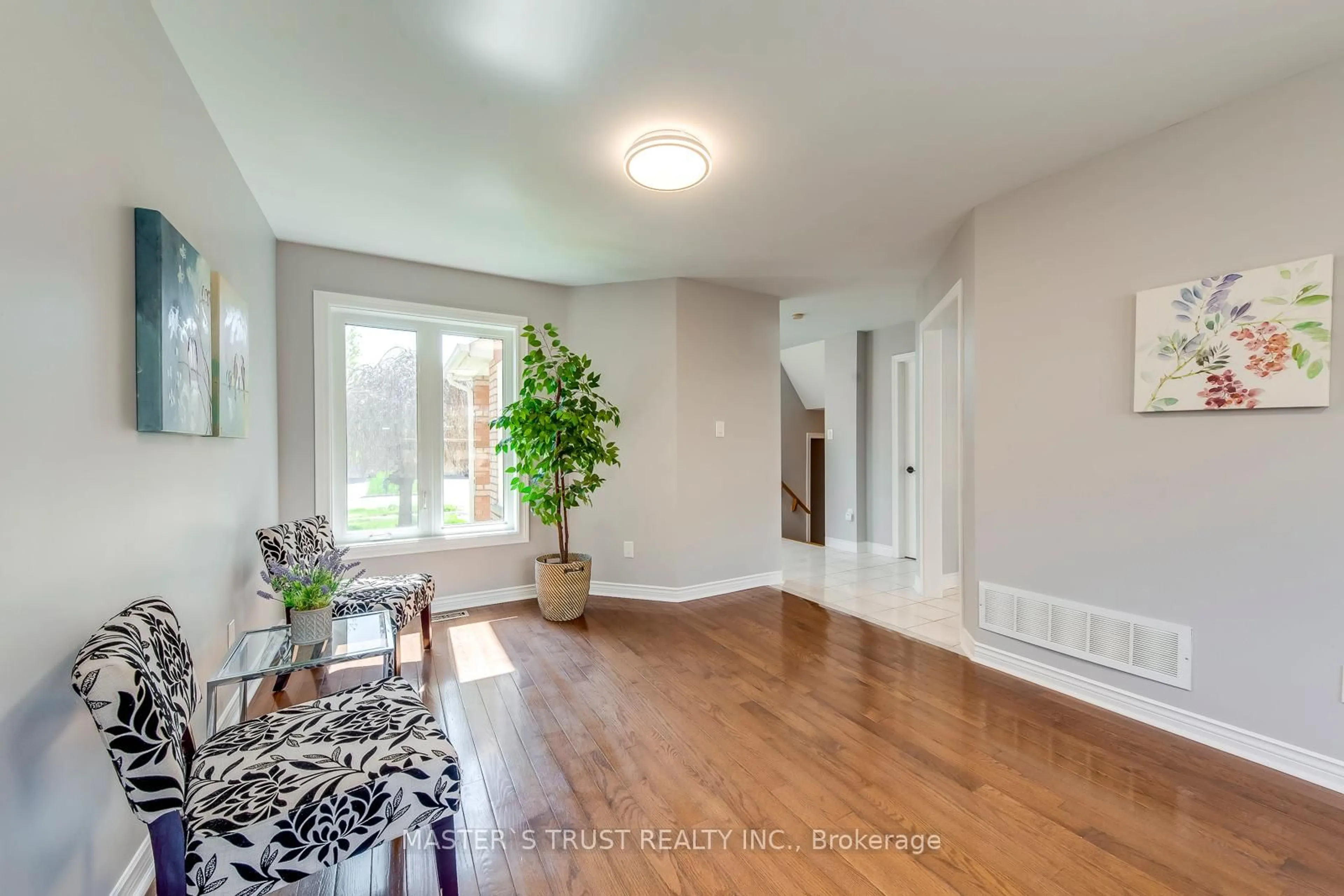 Indoor entryway for 5375 Fasdon Crt, Mississauga Ontario L5V 1Y8