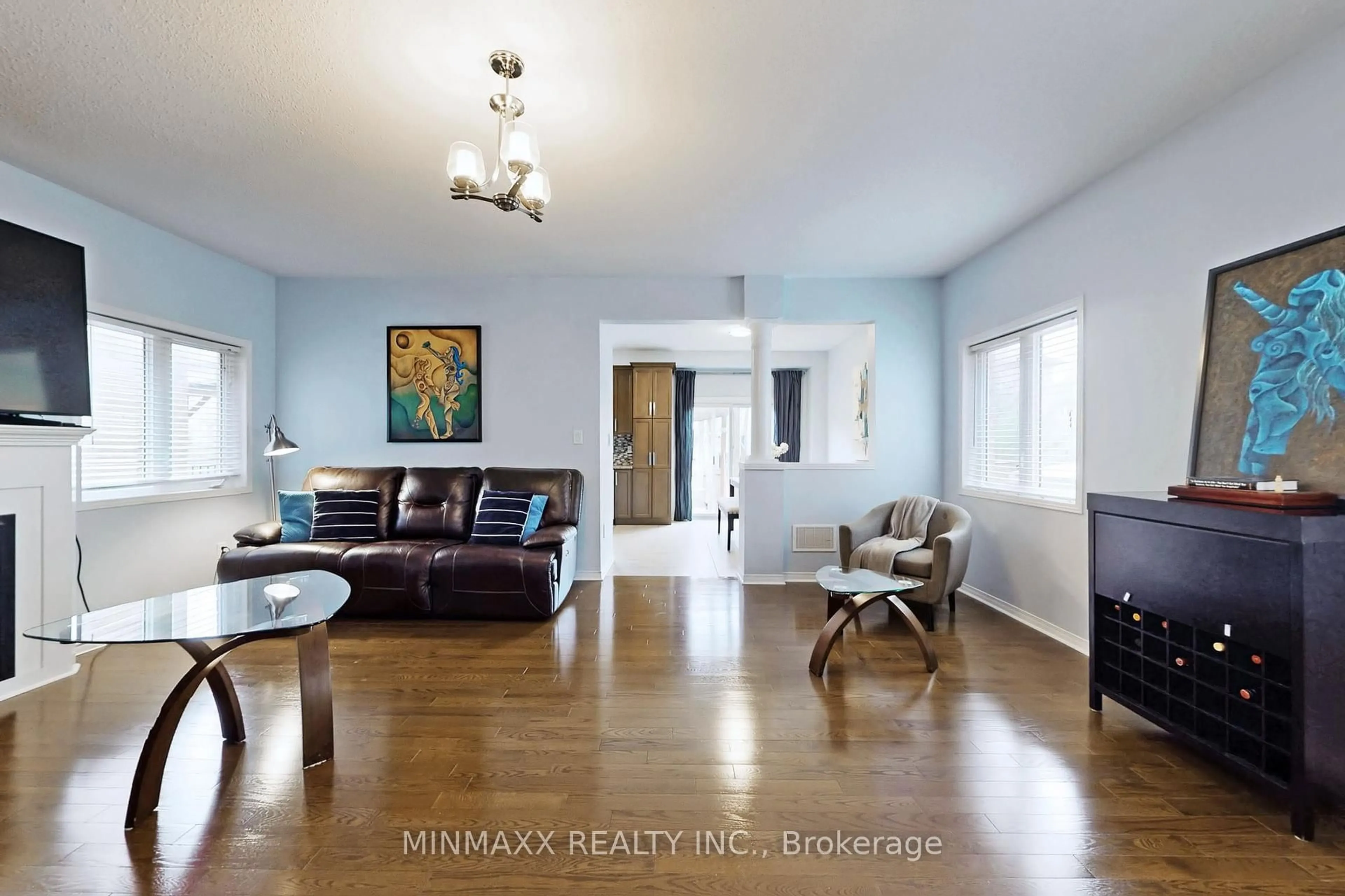 Living room with furniture, wood/laminate floor for 39 Chetholme Pl, Halton Hills Ontario L7G 0E1
