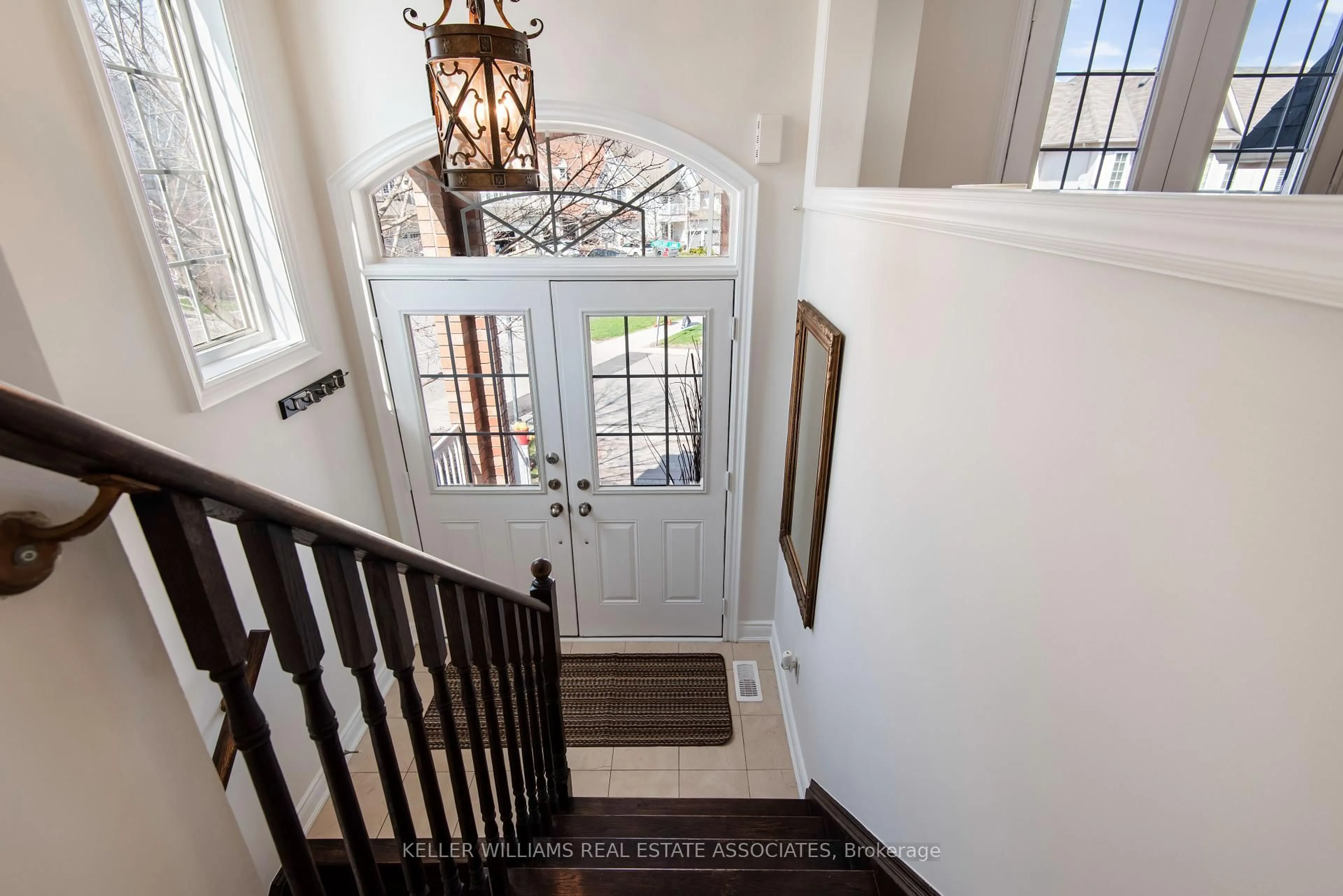 Indoor entryway for 53 Sutcliff Lane, Halton Hills Ontario L7G 0B6