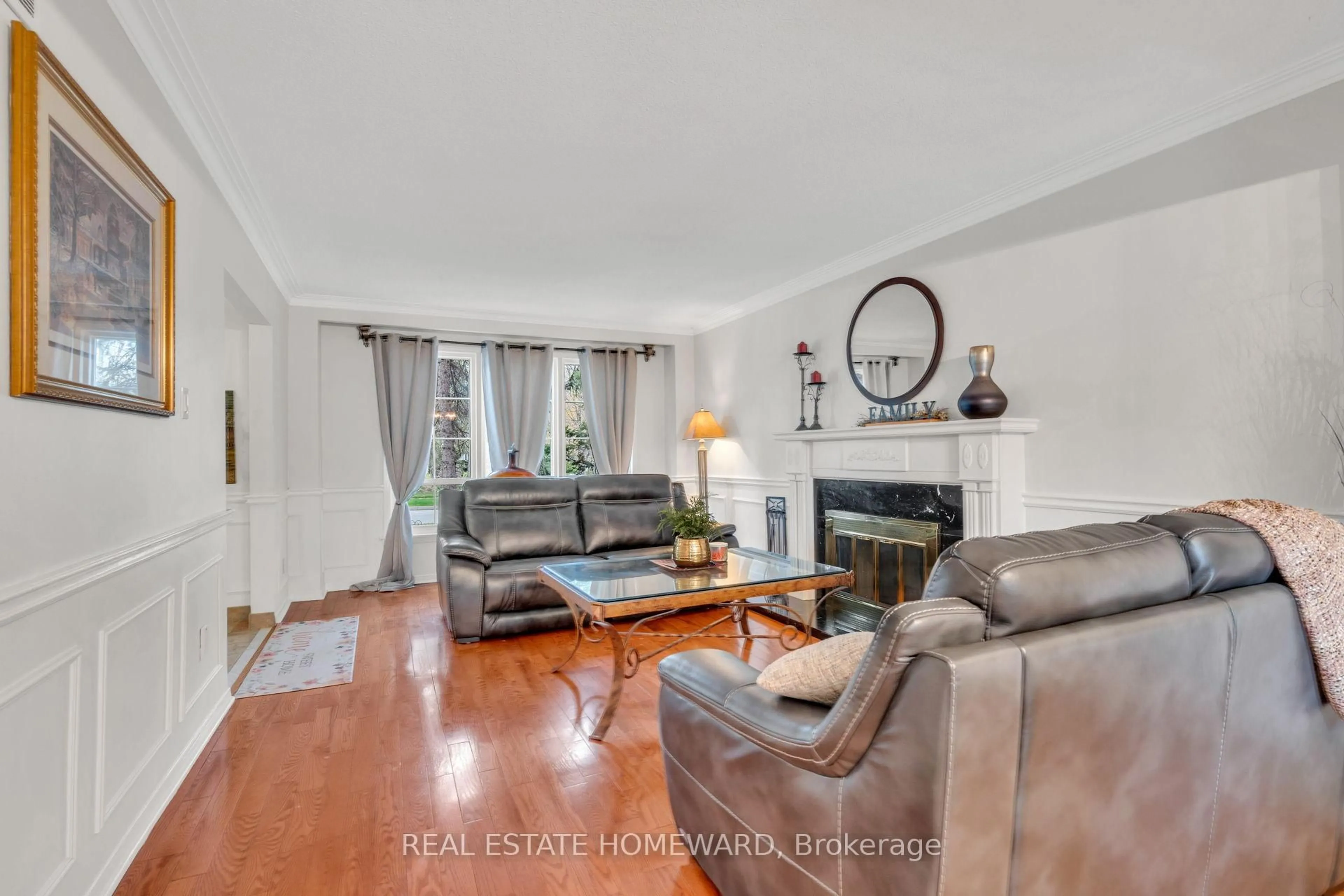 Living room with furniture, unknown for 2032 Shannon Dr, Mississauga Ontario L5H 3W3
