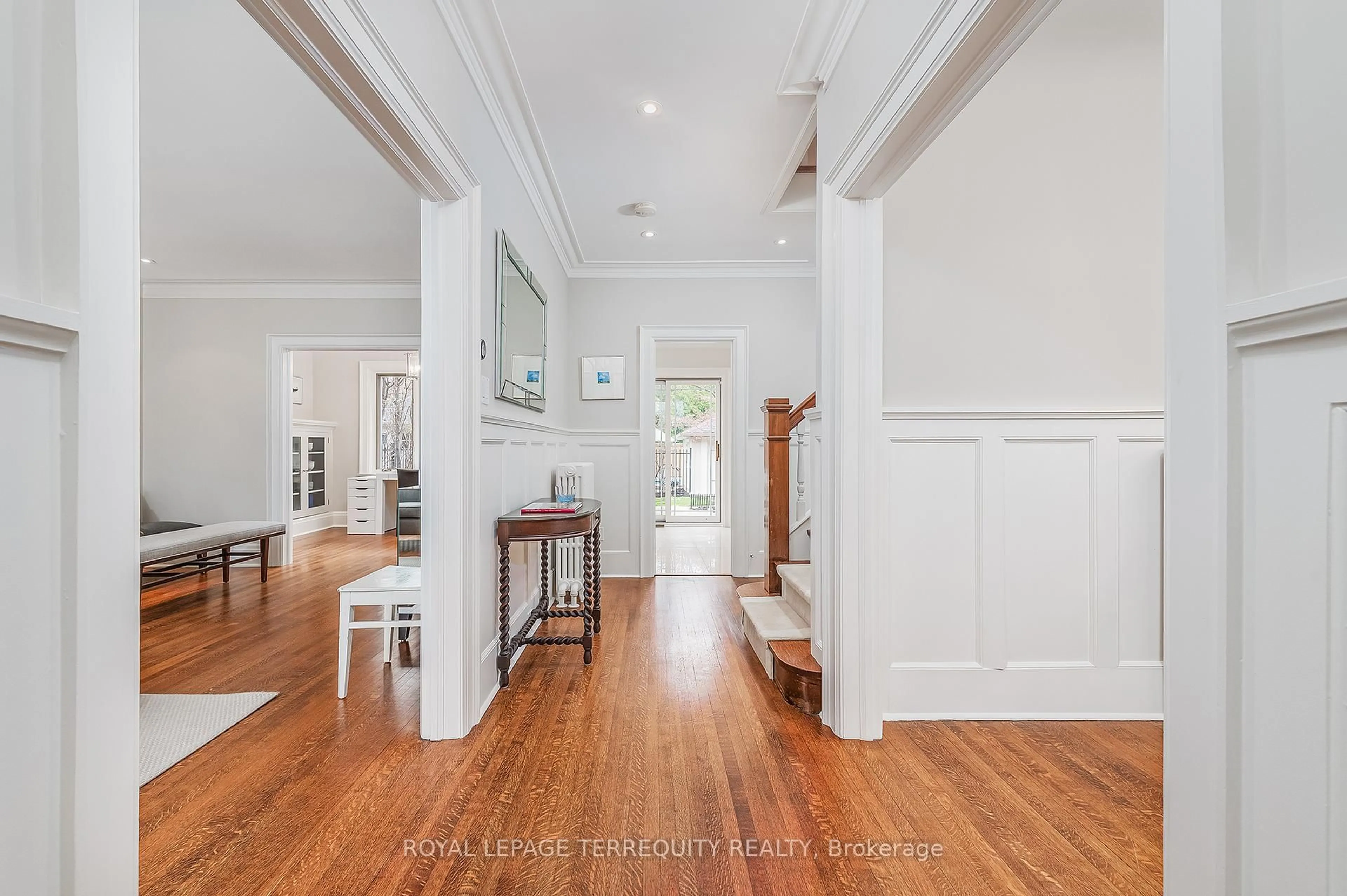Indoor entryway for 369 Prince Edward Dr, Toronto Ontario M8X 2L6