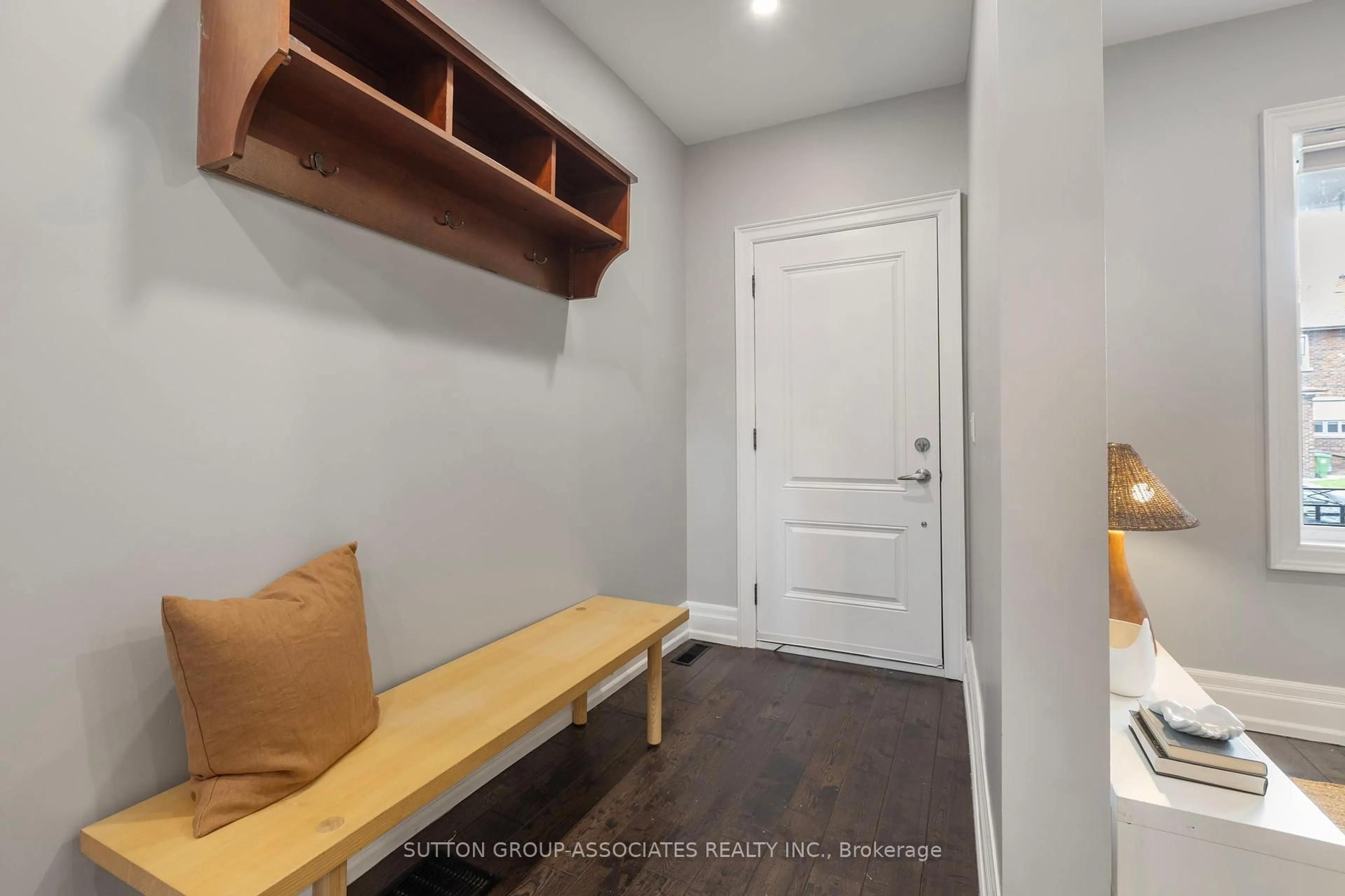Indoor entryway for 93 Harvie Ave, Toronto Ontario M6E 4X4