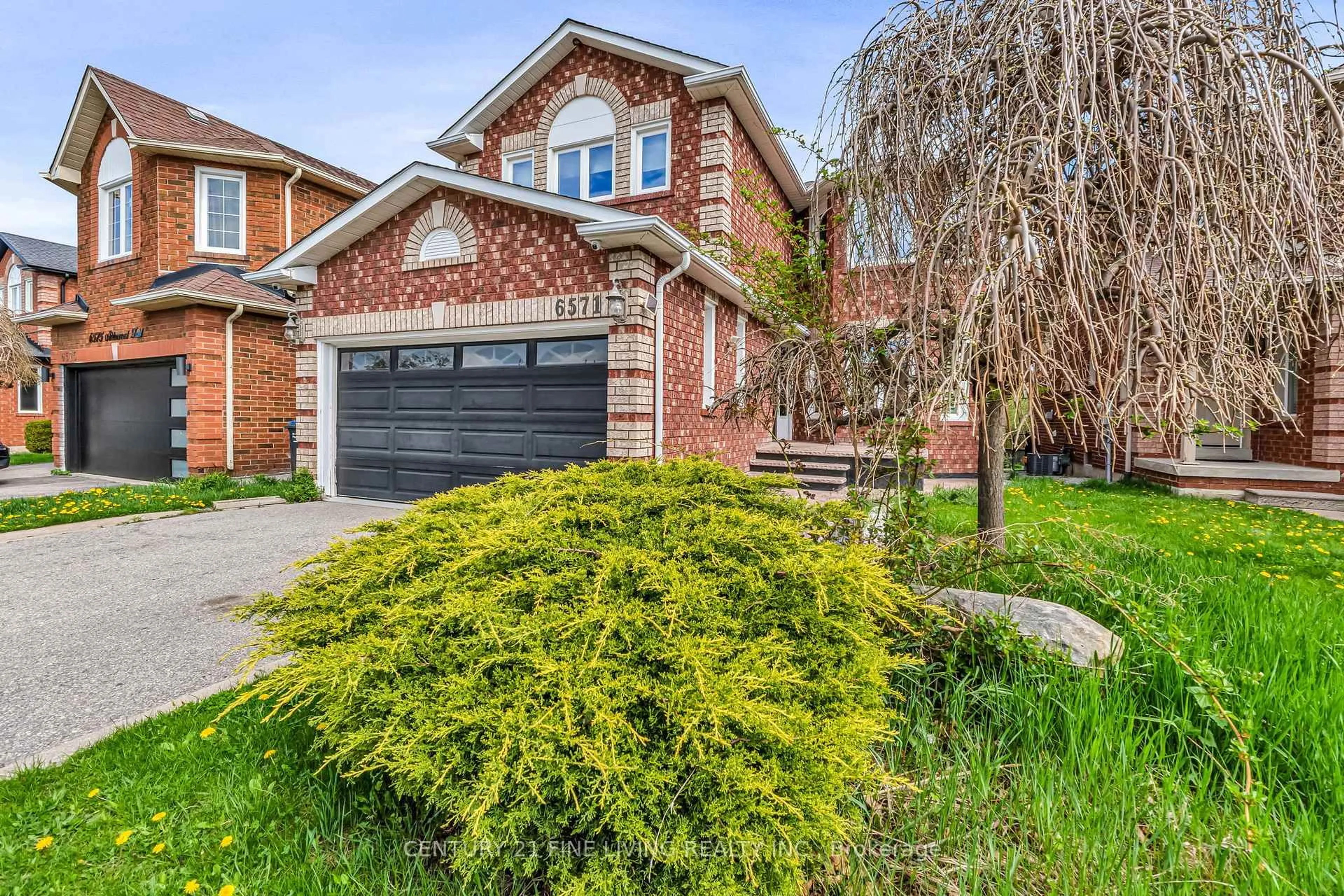 Home with brick exterior material, street for 6571 Alderwood Tr, Mississauga Ontario L5N 6W3