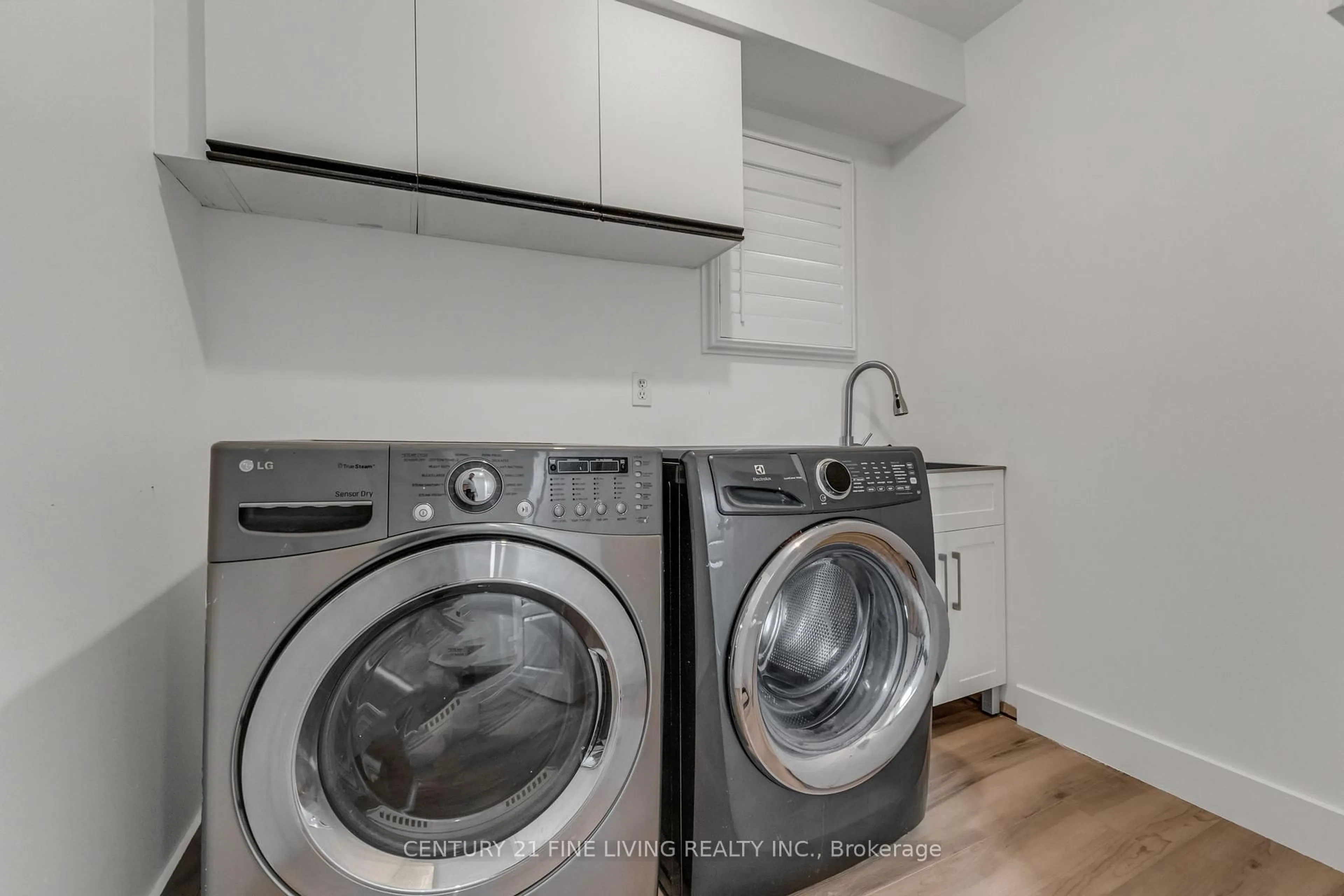 Laundry room for 6571 Alderwood Tr, Mississauga Ontario L5N 6W3
