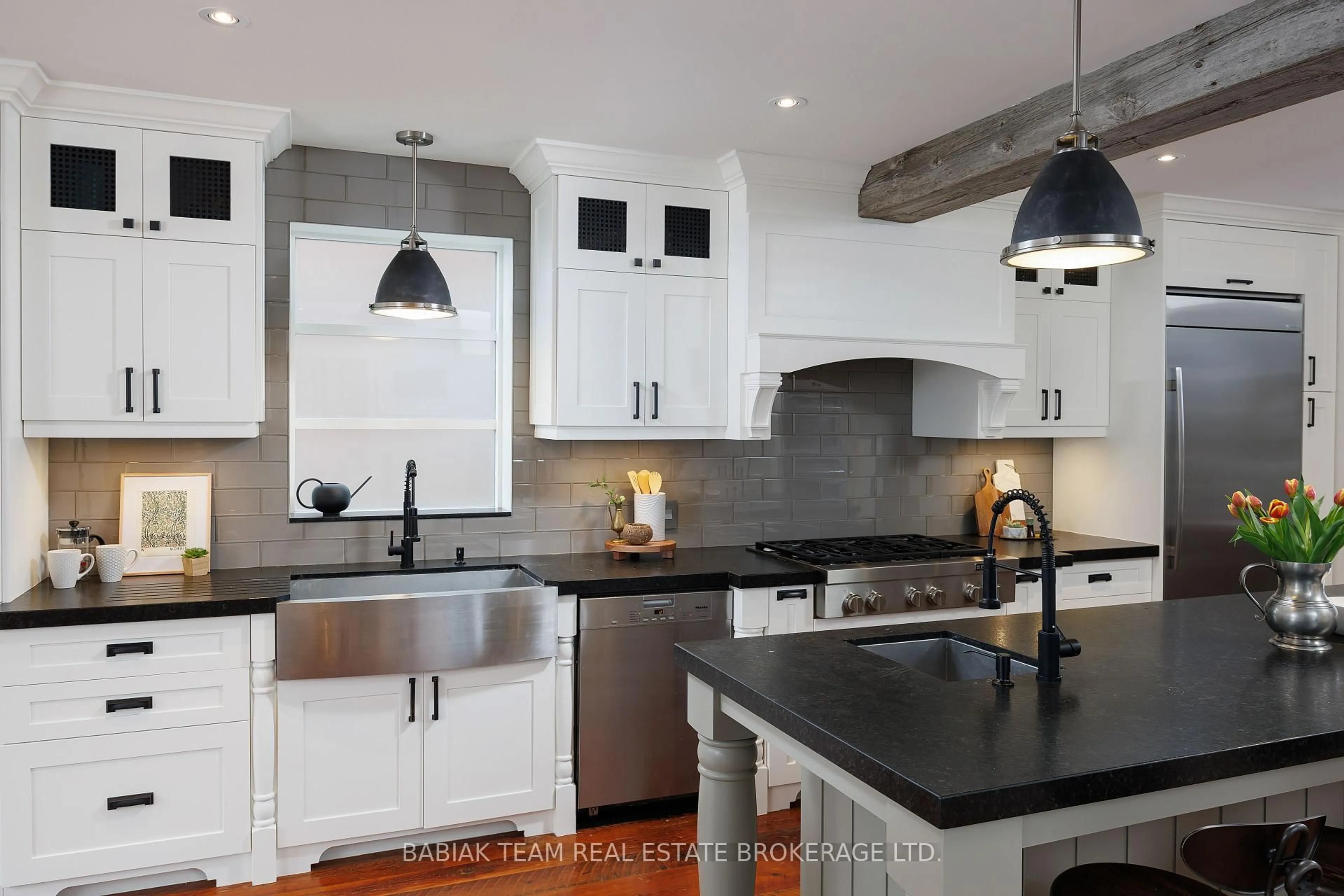 Contemporary kitchen, unknown for 62 Humber Tr, Toronto Ontario M6S 4C1