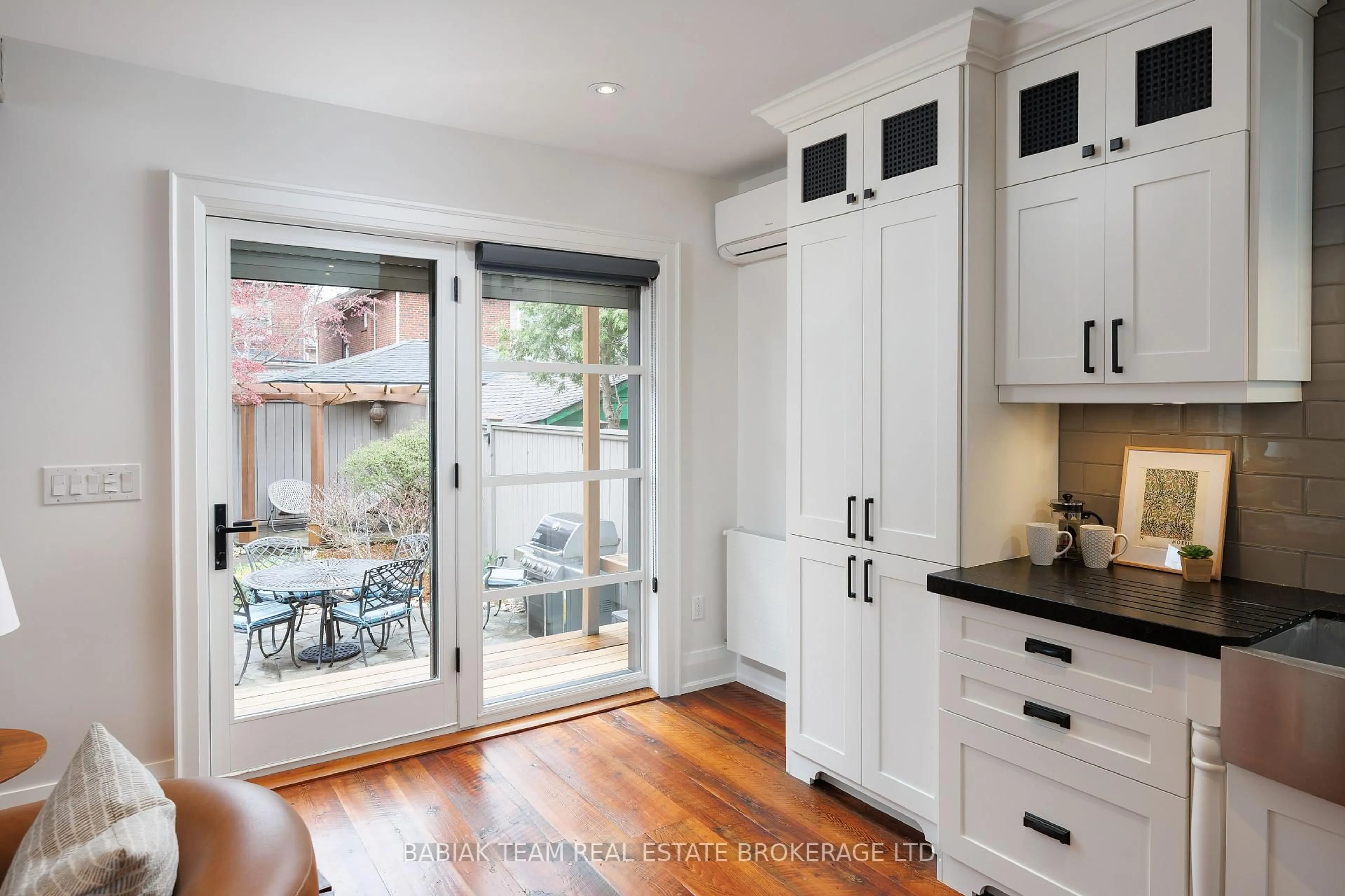 Contemporary kitchen, unknown for 62 Humber Tr, Toronto Ontario M6S 4C1