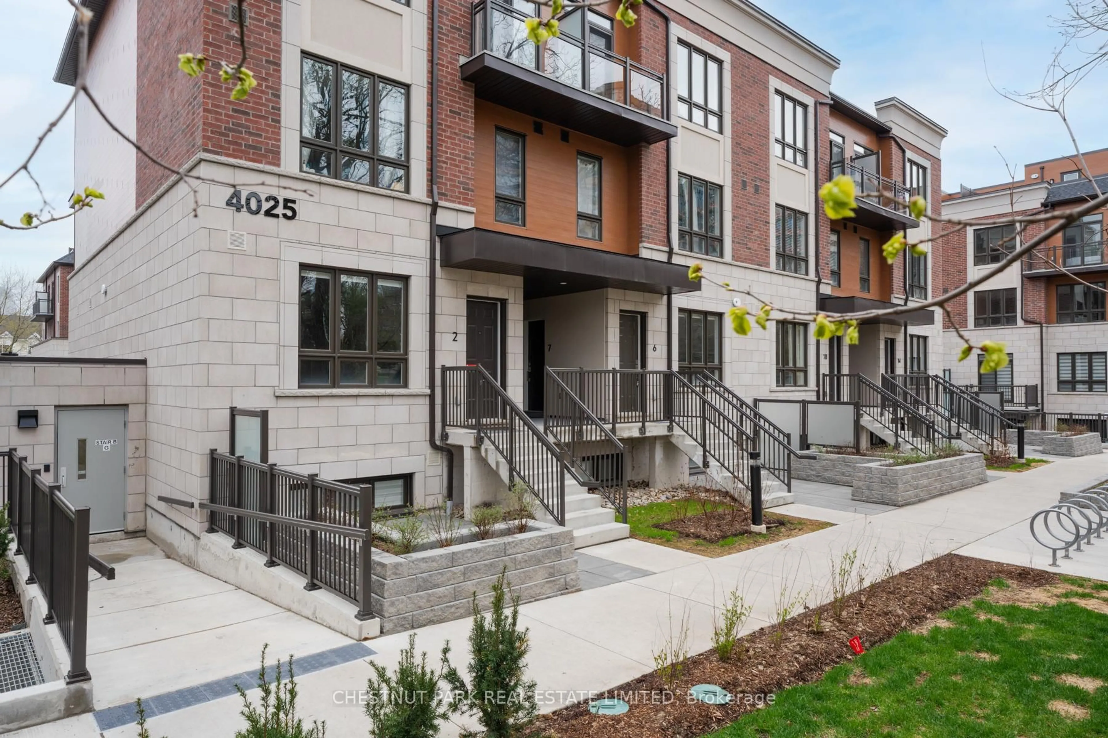 Unknown for 4025 Hickory Dr #6, Mississauga Ontario L4W 1L1