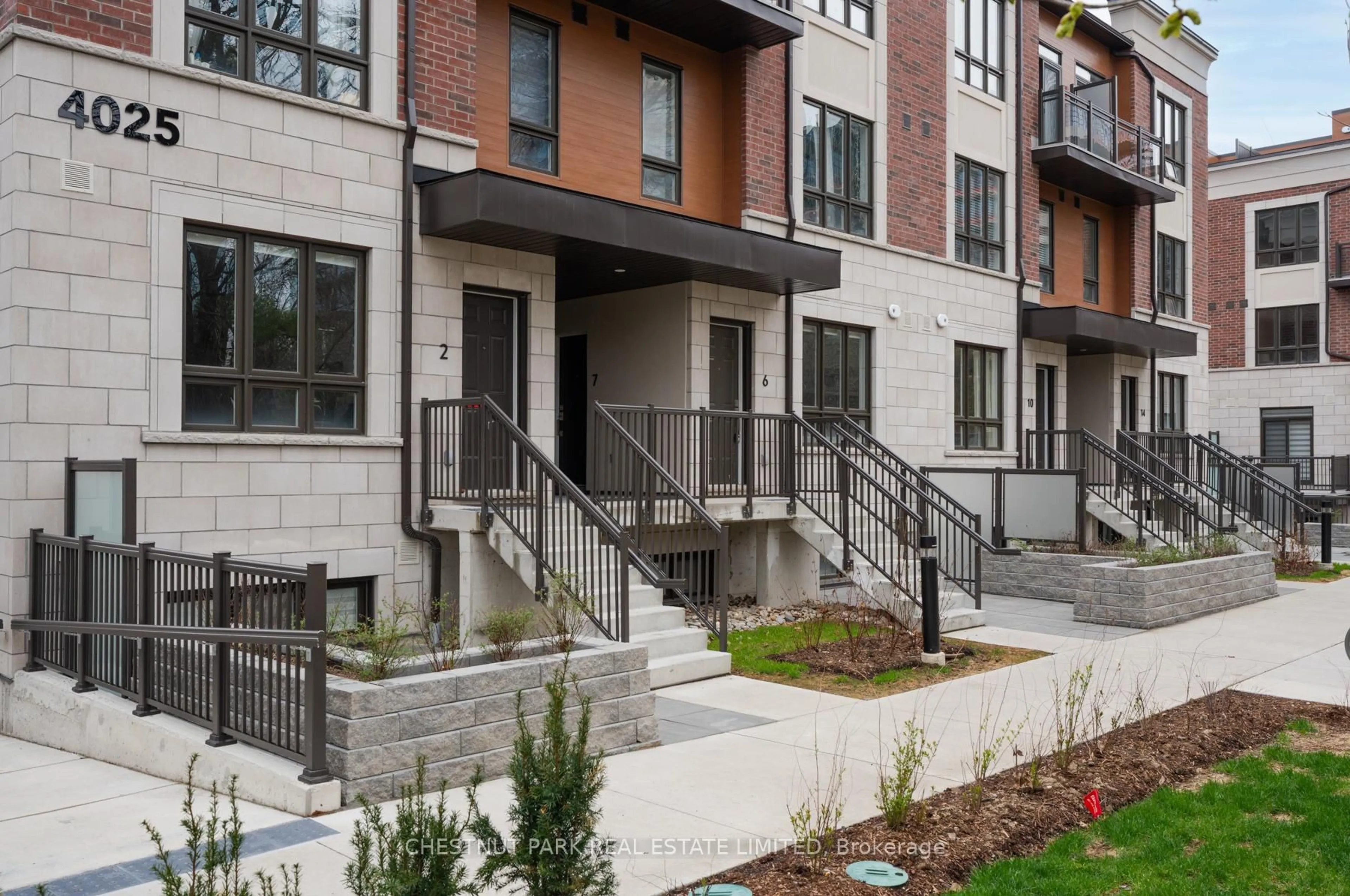 Patio, street for 4025 Hickory Dr #6, Mississauga Ontario L4W 1L1