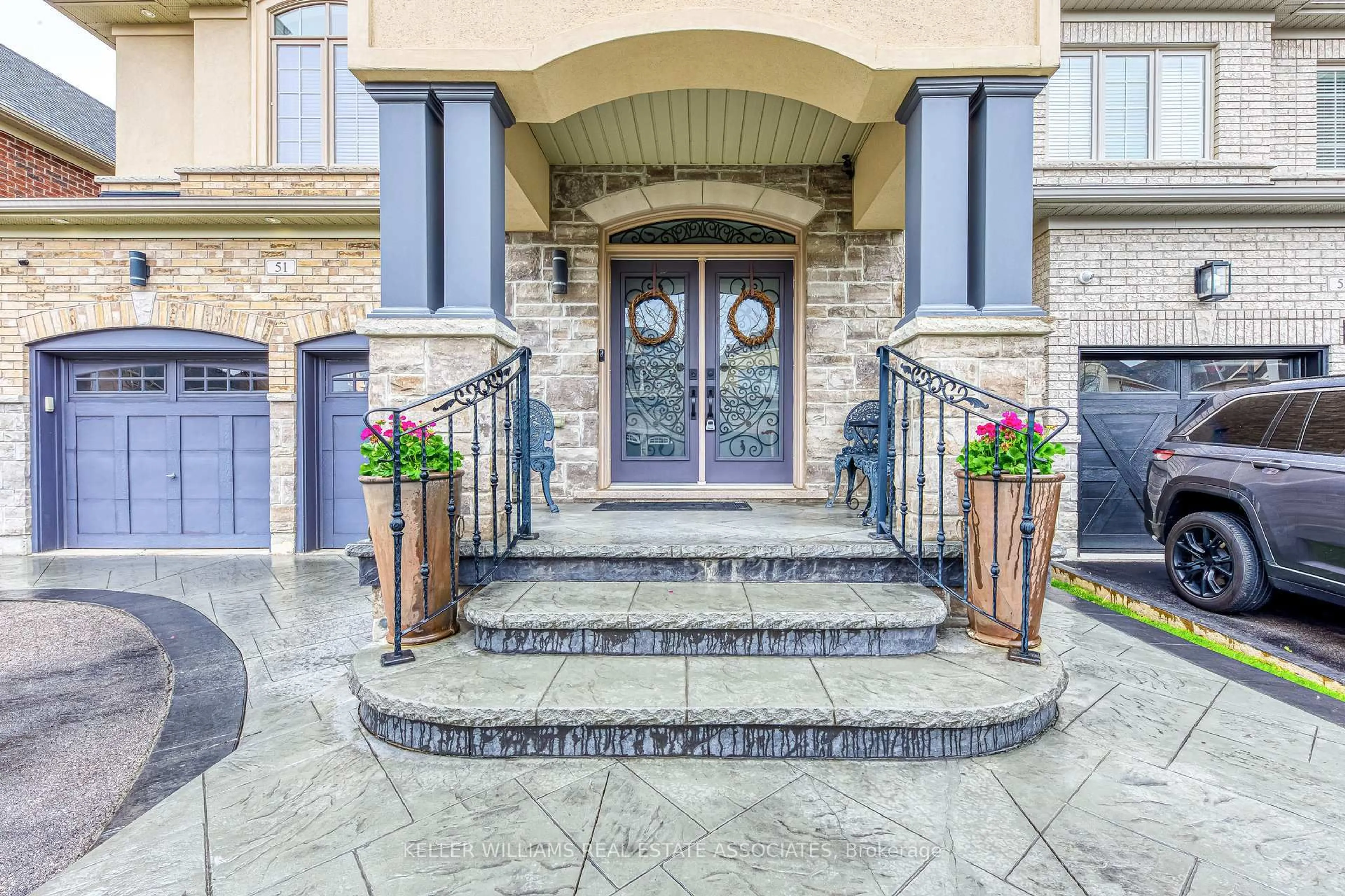 Indoor entryway for 51 Ballantine Dr, Halton Hills Ontario L7G 0G6