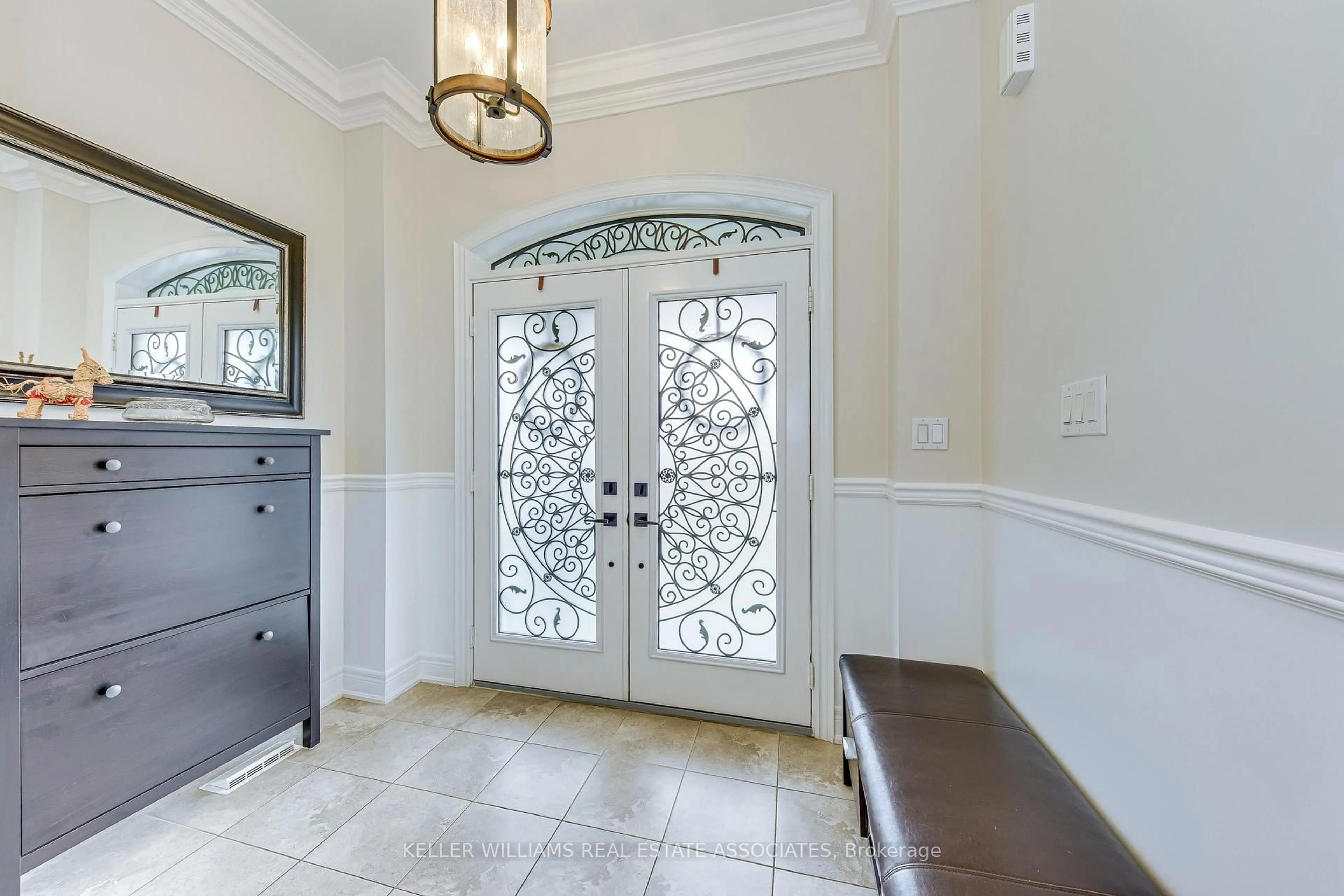 Indoor entryway for 51 Ballantine Dr, Halton Hills Ontario L7G 0G6