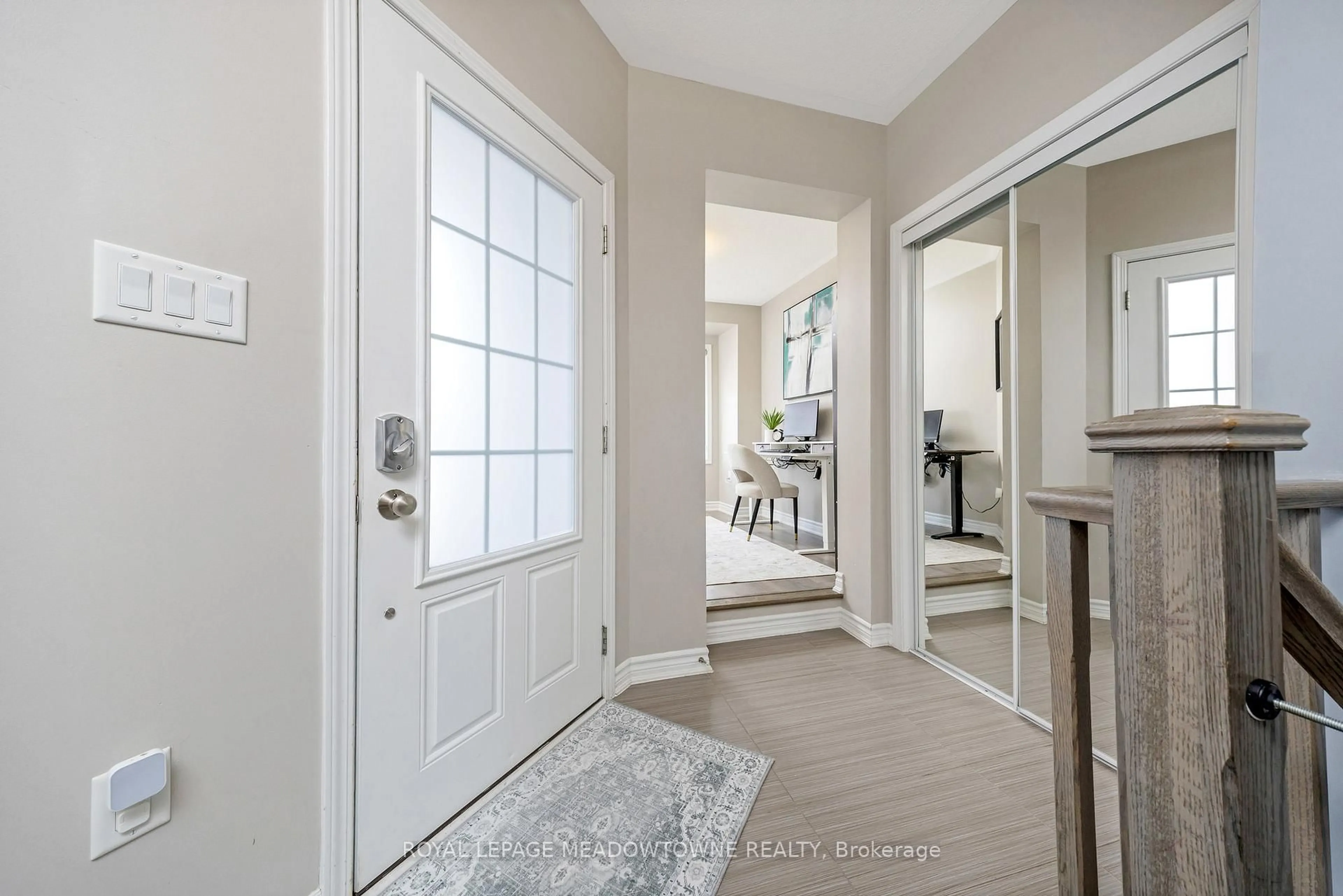 Indoor entryway for 307 Yates Dr, Milton Ontario L9T 2Y4