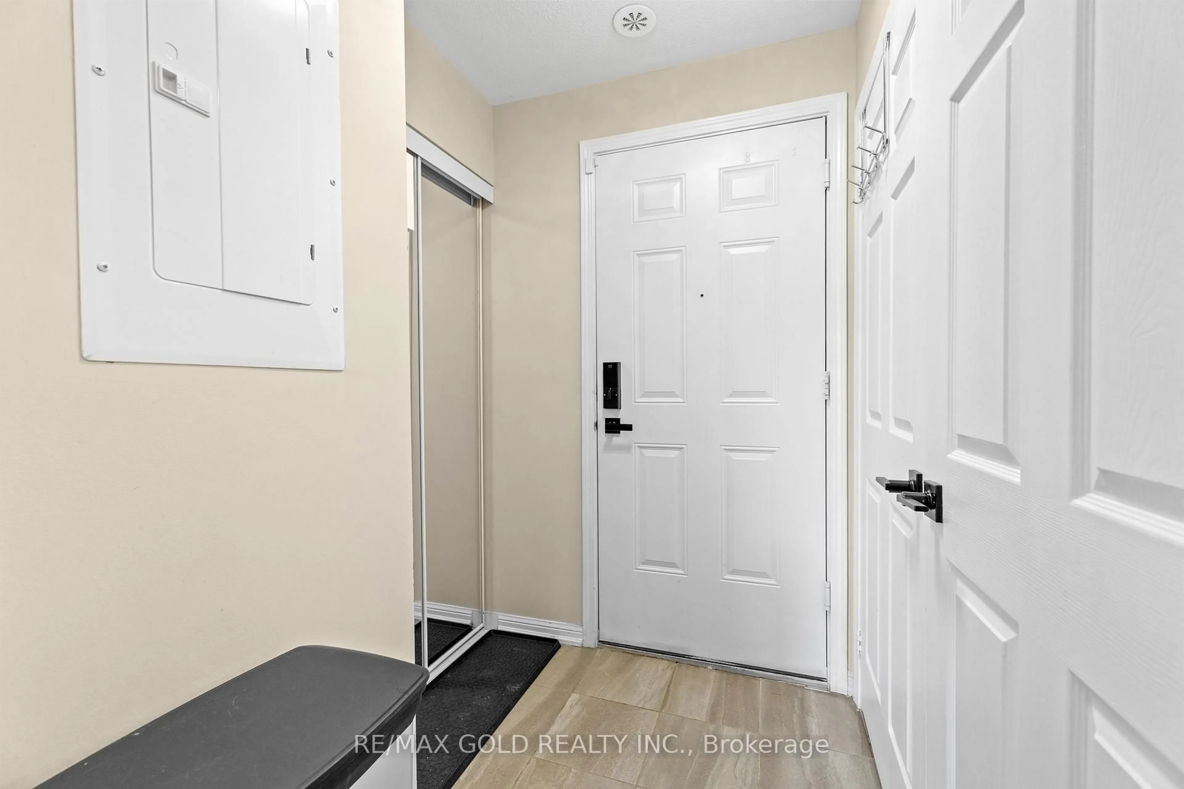 Indoor entryway for 250 Sunny Meadow Blvd #68, Brampton Ontario L6R 3Y6
