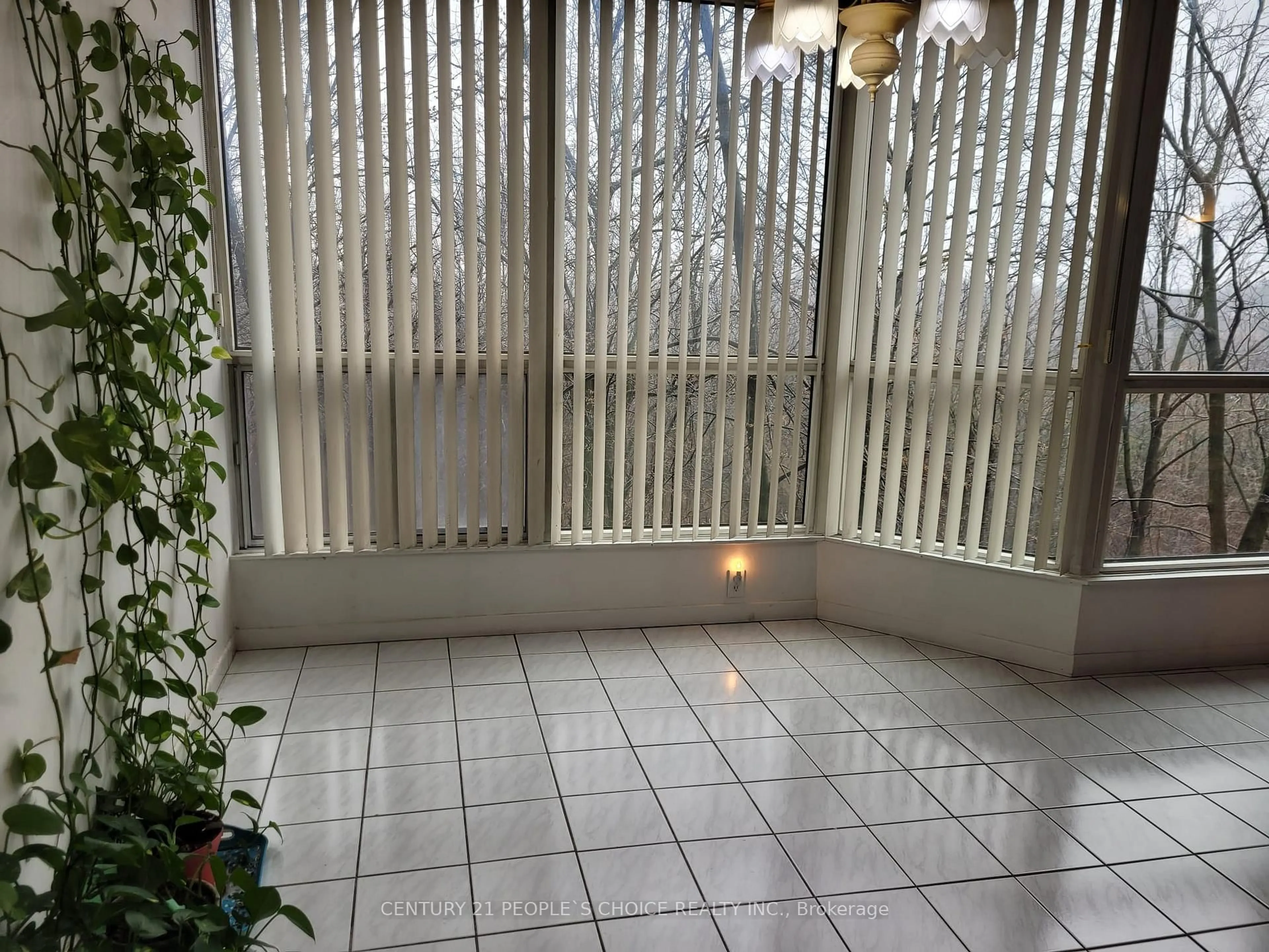 Indoor foyer for 5 Rowntree Rd #203, Toronto Ontario M9V 5G9