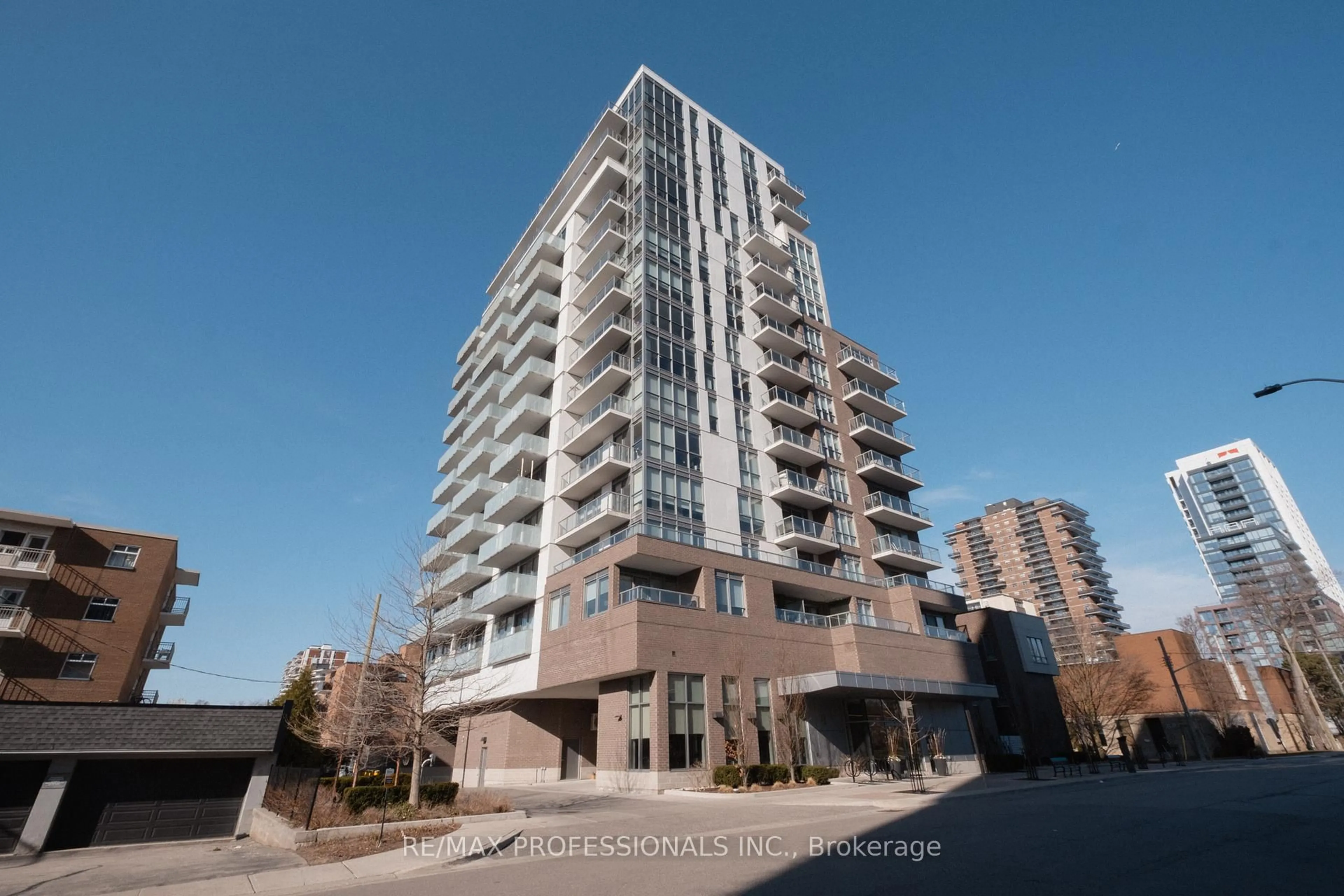 Unknown for 8 Ann St #207, Mississauga Ontario L5G 3E6