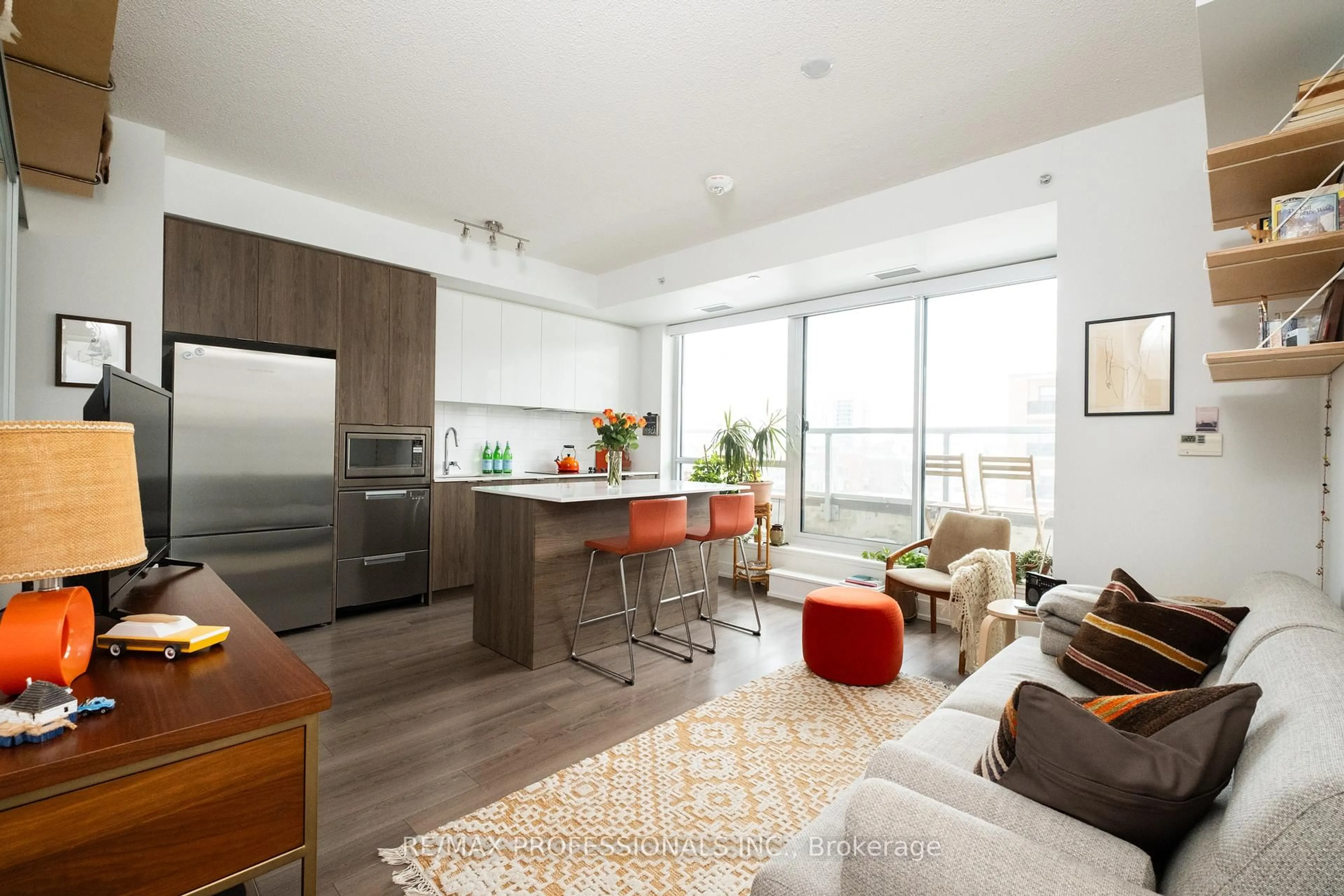 Open concept kitchen, wood/laminate floor for 8 Ann St #207, Mississauga Ontario L5G 3E6