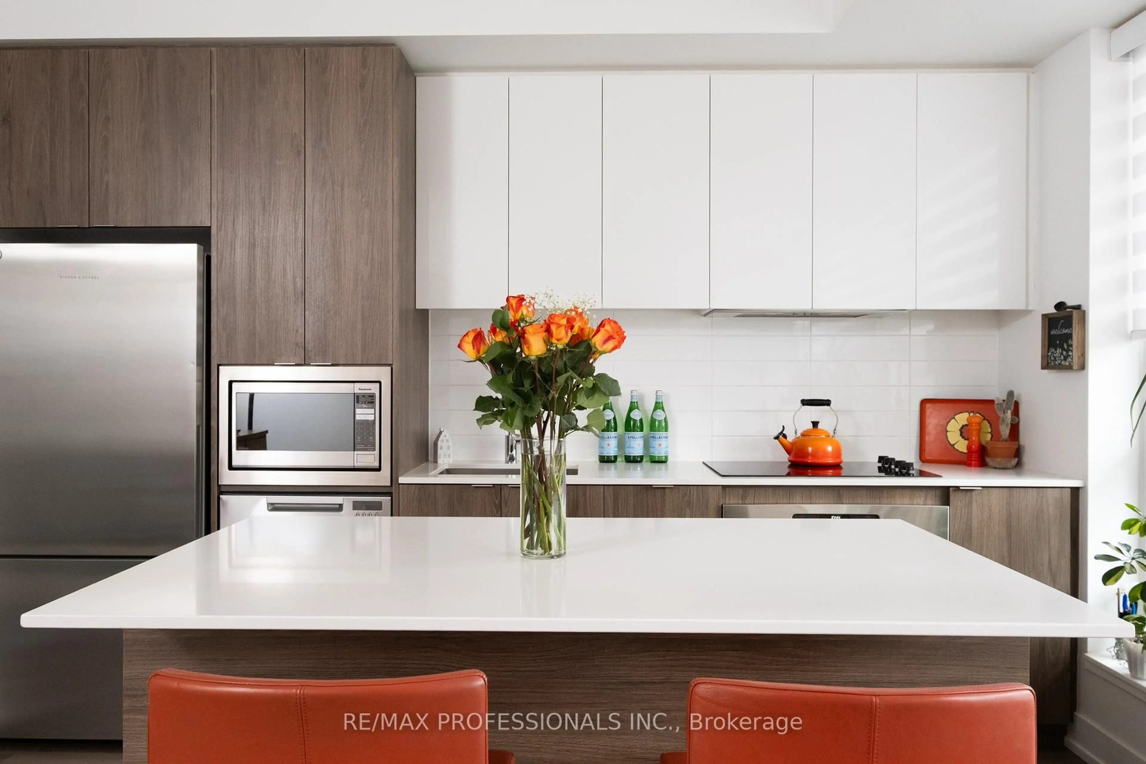 Contemporary kitchen, unknown for 8 Ann St #207, Mississauga Ontario L5G 3E6