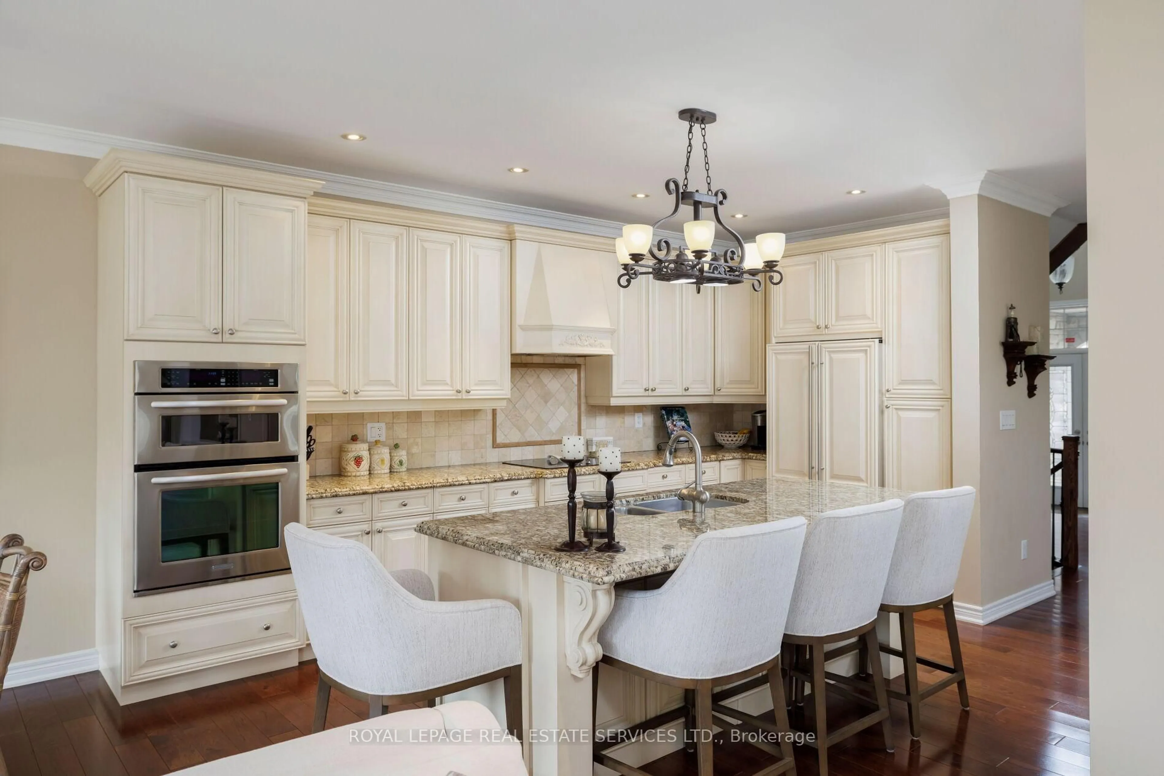 Open concept kitchen, ceramic/tile floor for 2435 Presquile Dr, Oakville Ontario L6H 0B8