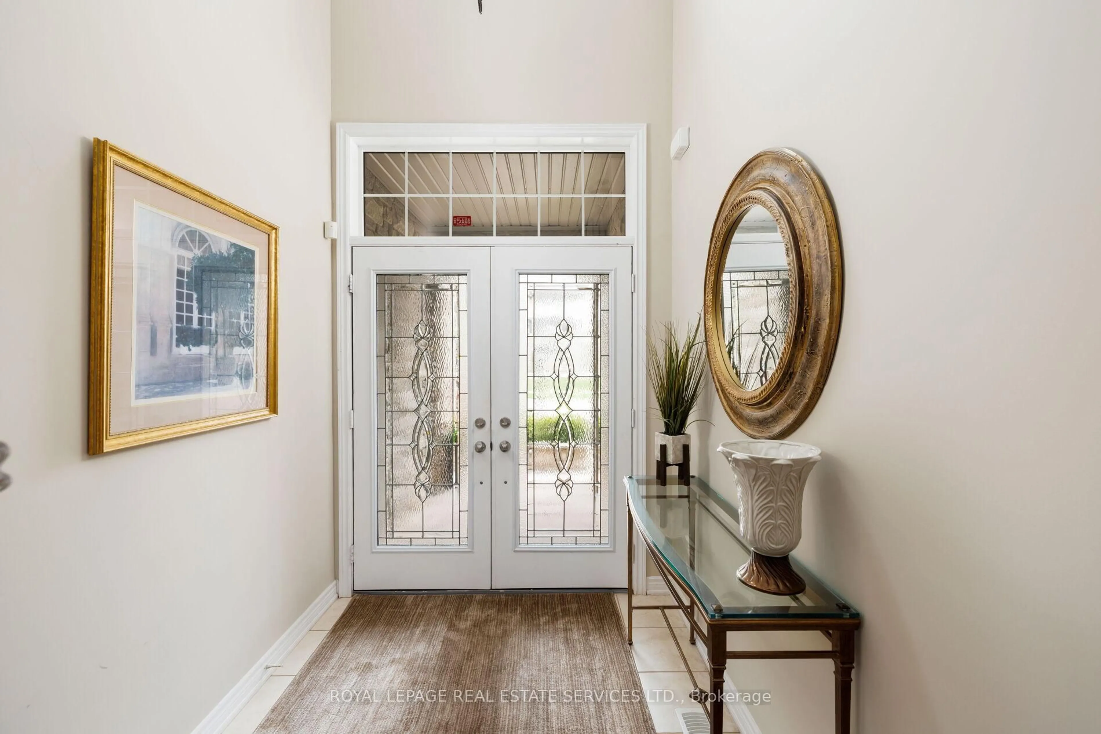 Indoor entryway for 2435 Presquile Dr, Oakville Ontario L6H 0B8