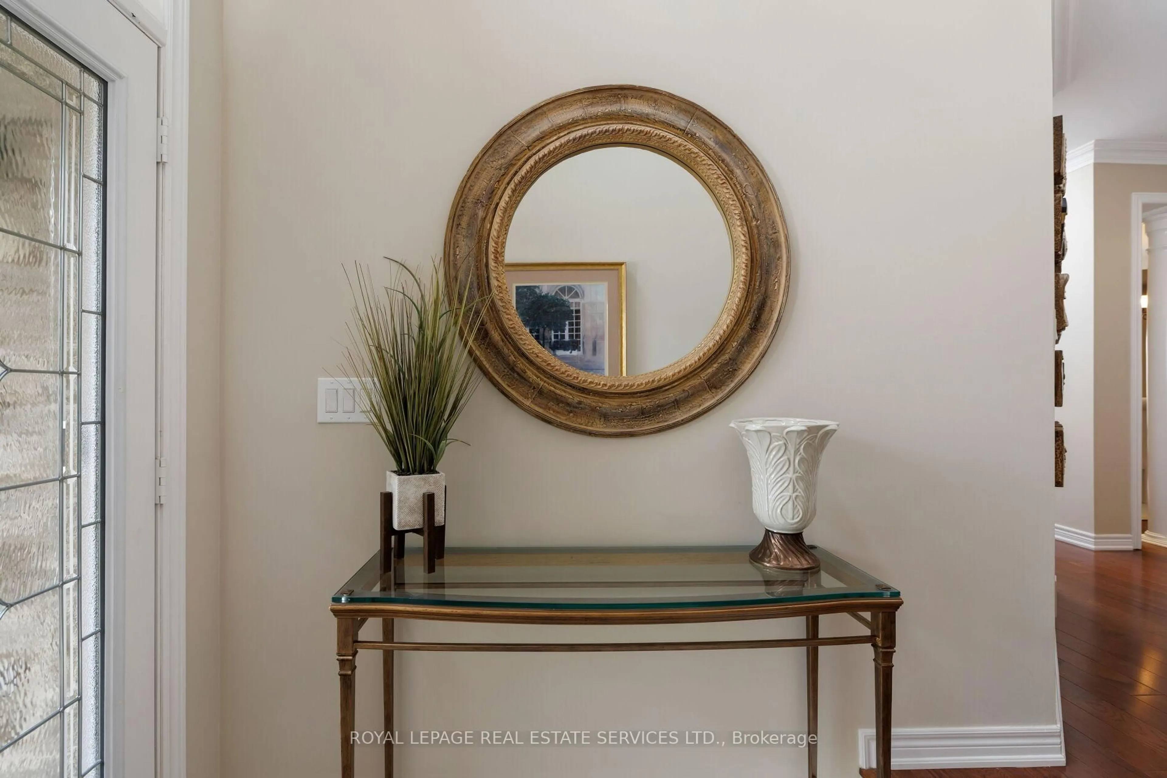 Indoor entryway for 2435 Presquile Dr, Oakville Ontario L6H 0B8