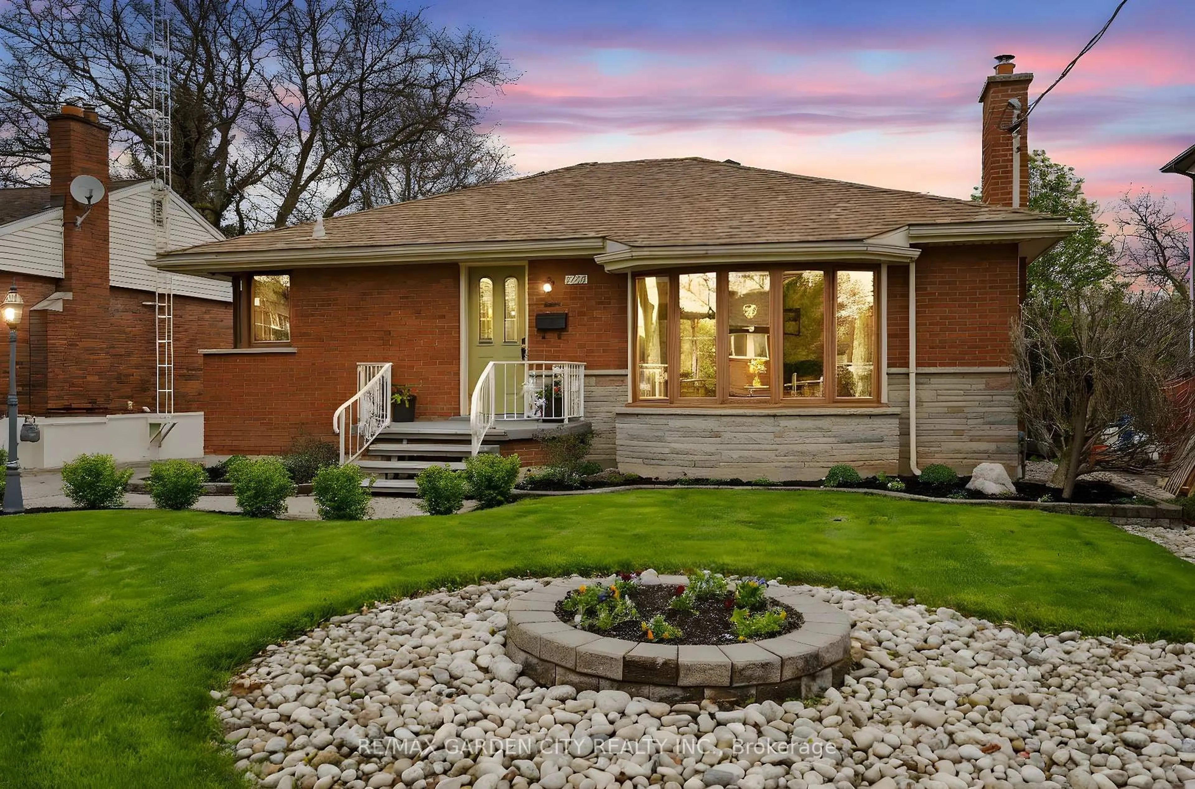 Home with brick exterior material, street for 1415 Mountain Grove Ave, Burlington Ontario L7P 2H1