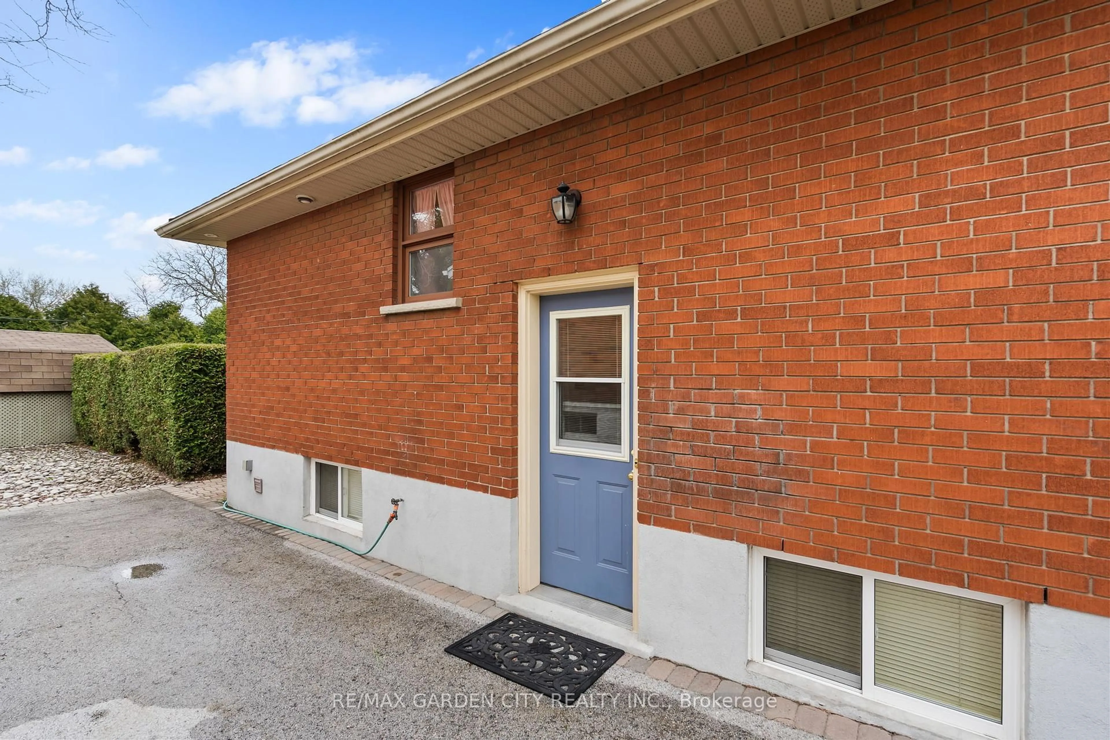 Home with brick exterior material, street for 1415 Mountain Grove Ave, Burlington Ontario L7P 2H1