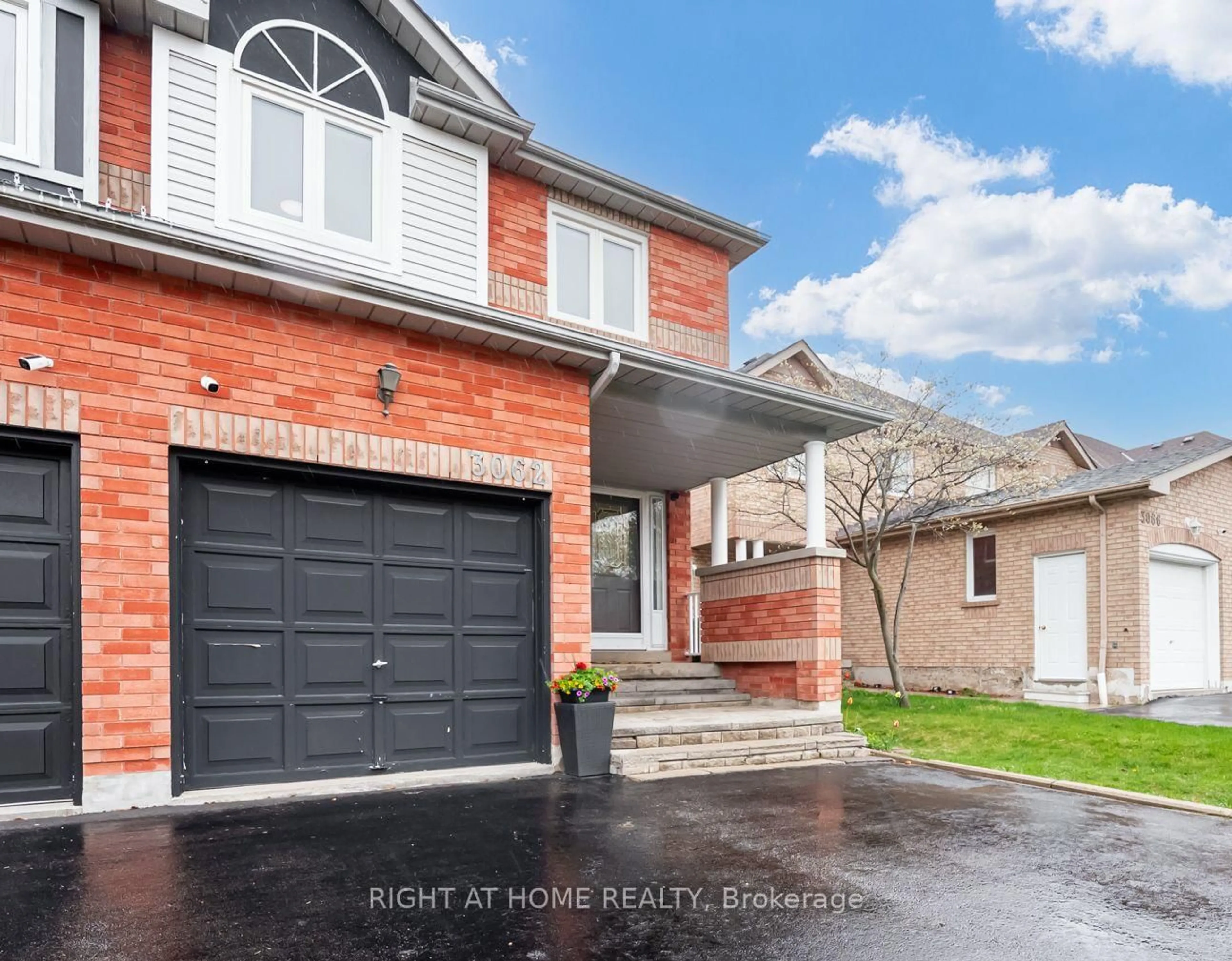 Home with brick exterior material, street for 3062 Pendleton Rd, Mississauga Ontario L5N 7C6